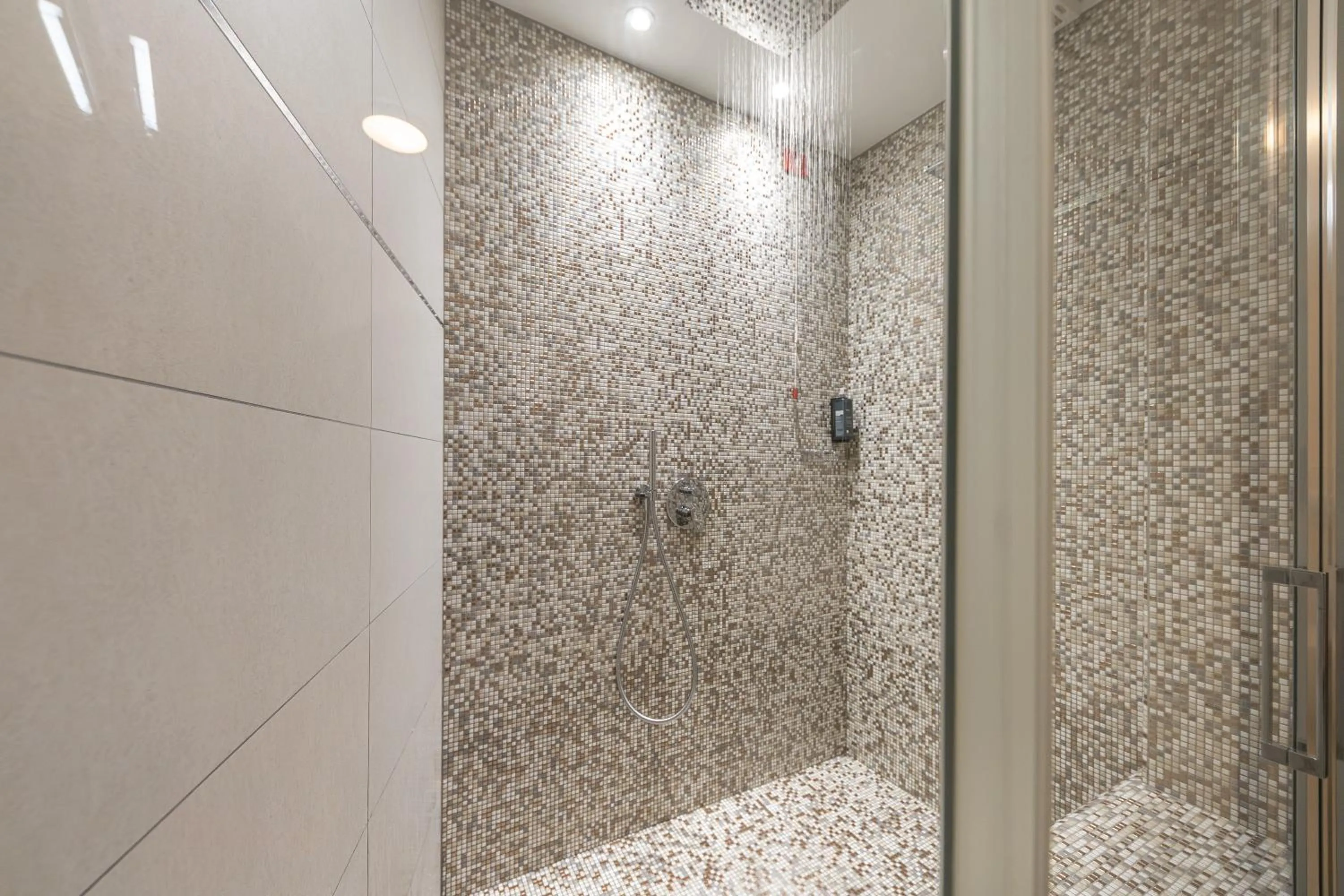 Shower in Hotel Garden Sea Wellness & Spa 4 stelle superior