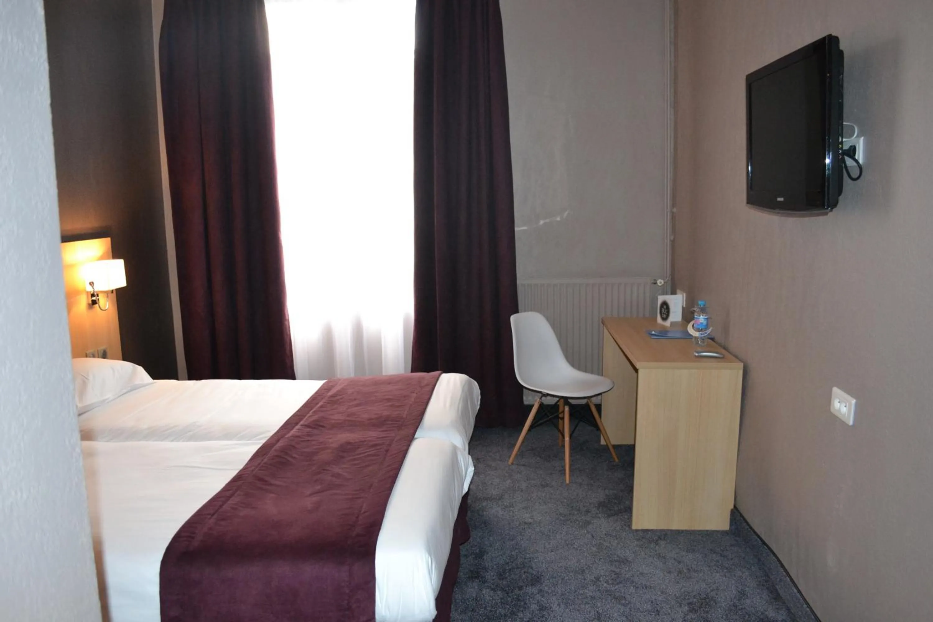 Photo of the whole room, Bed in Hotel Kyriad and Spa Reims centre