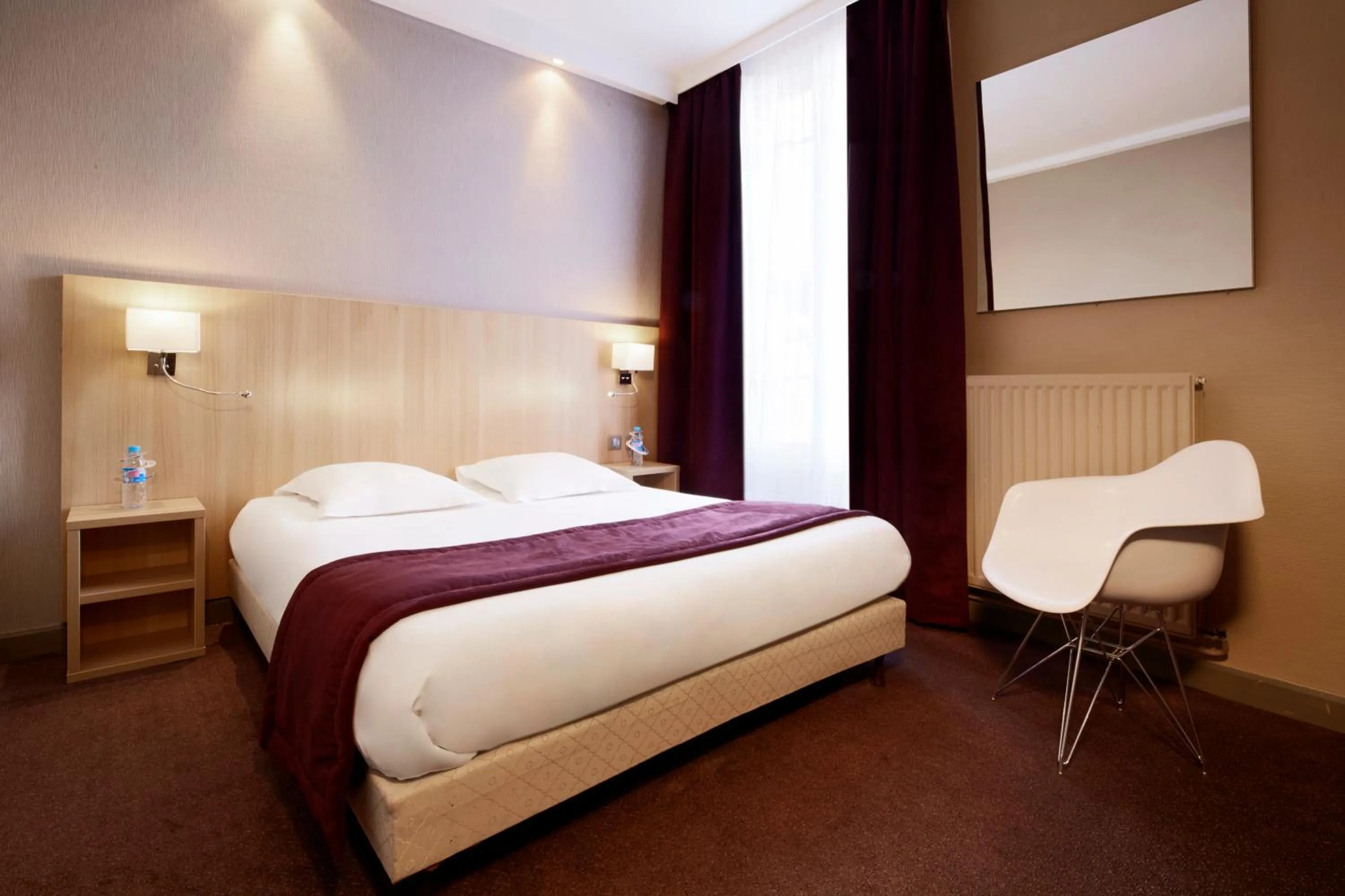 Bed in Hotel Kyriad and Spa Reims centre