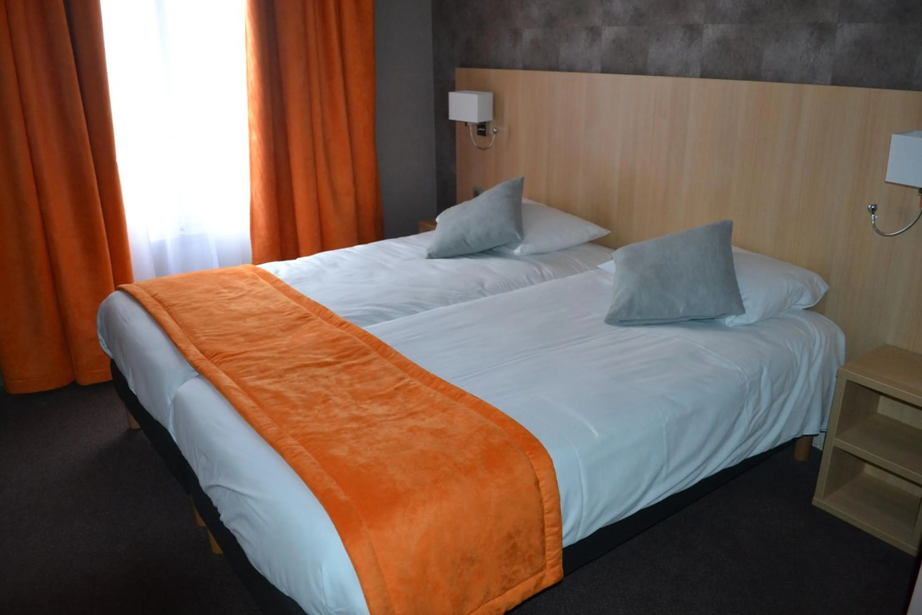 Bed in Hotel Kyriad and Spa Reims centre