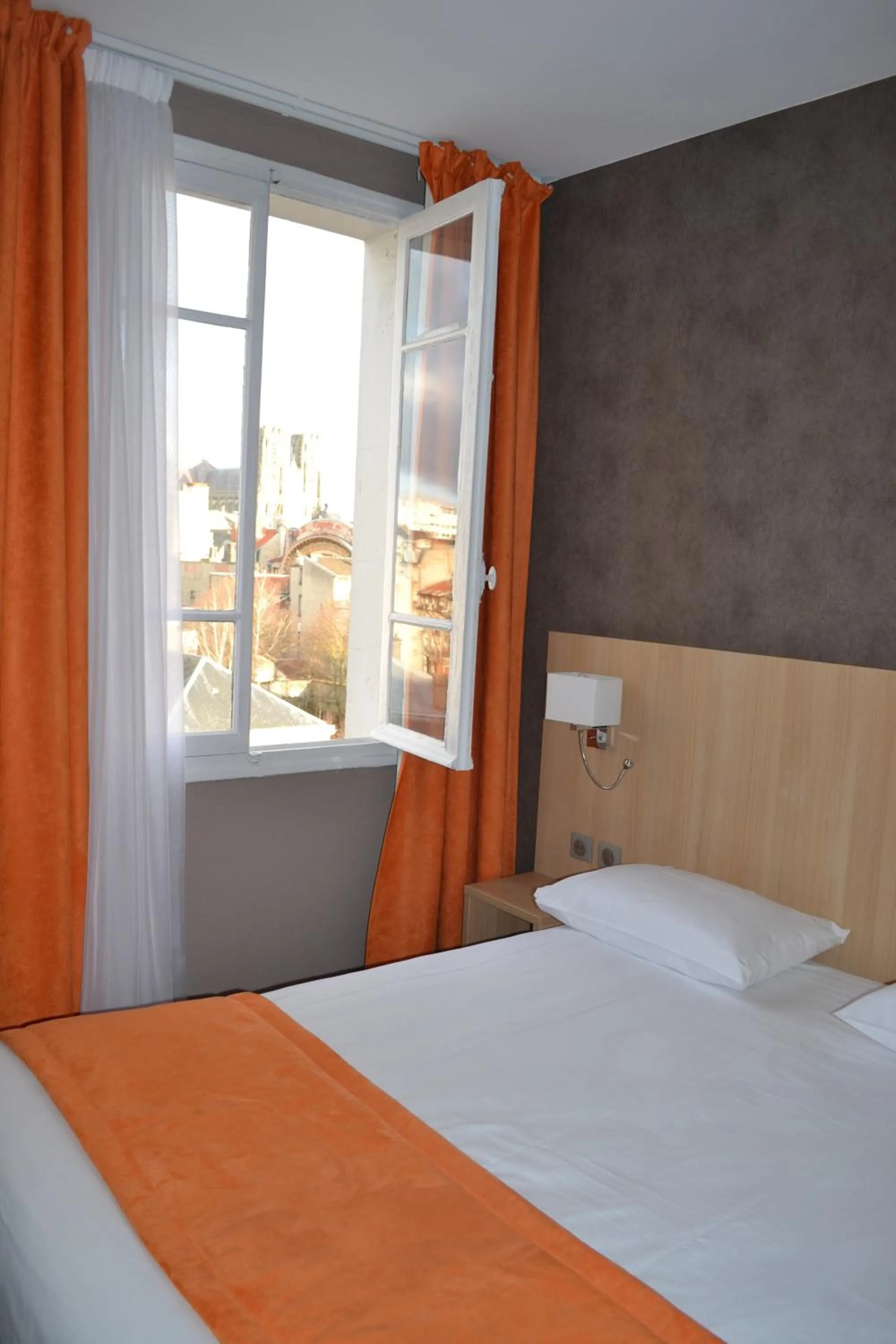City view, Bed in Hotel Kyriad and Spa Reims centre