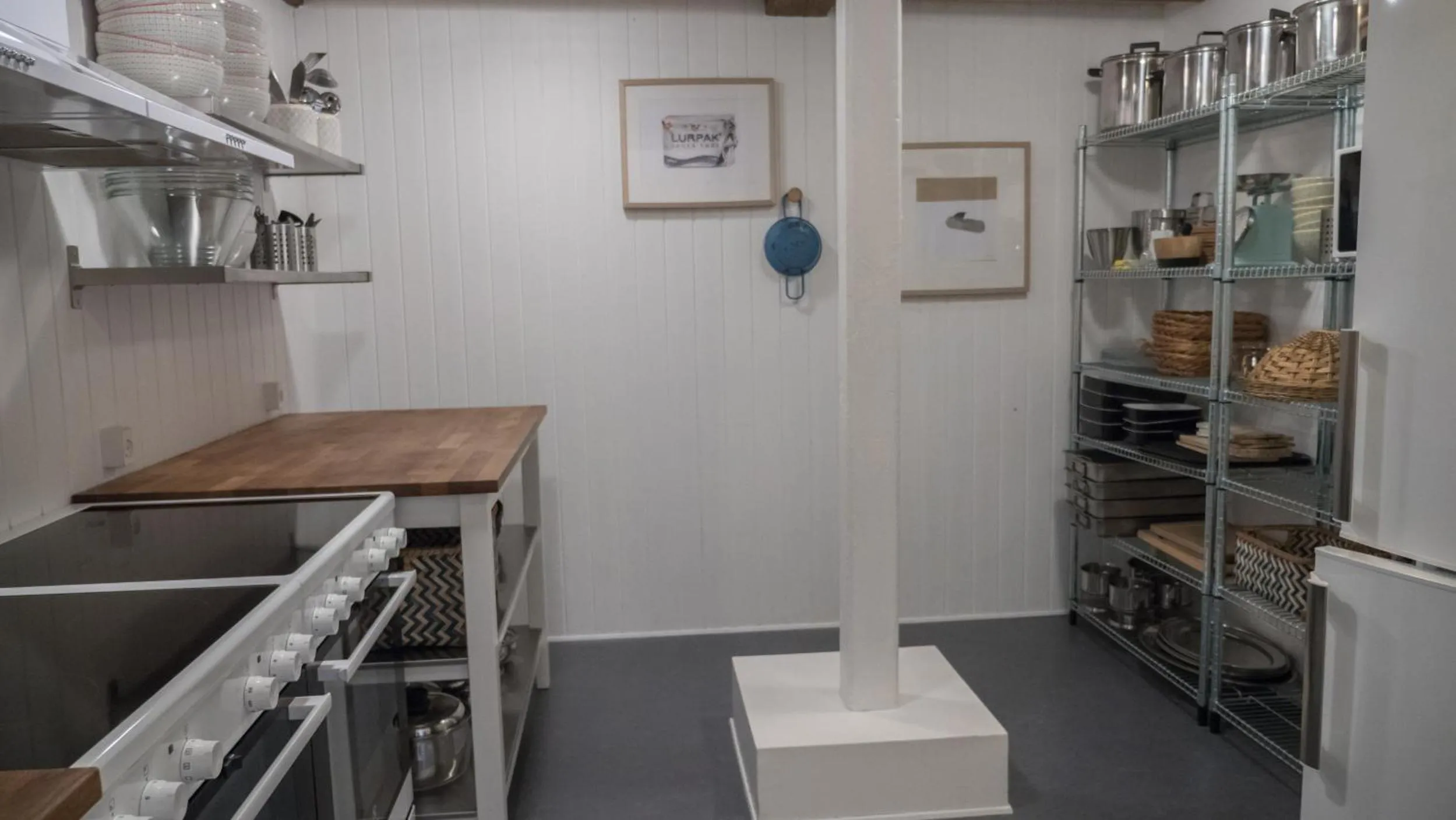 Kitchen or kitchenette in Adventure Park Apartments