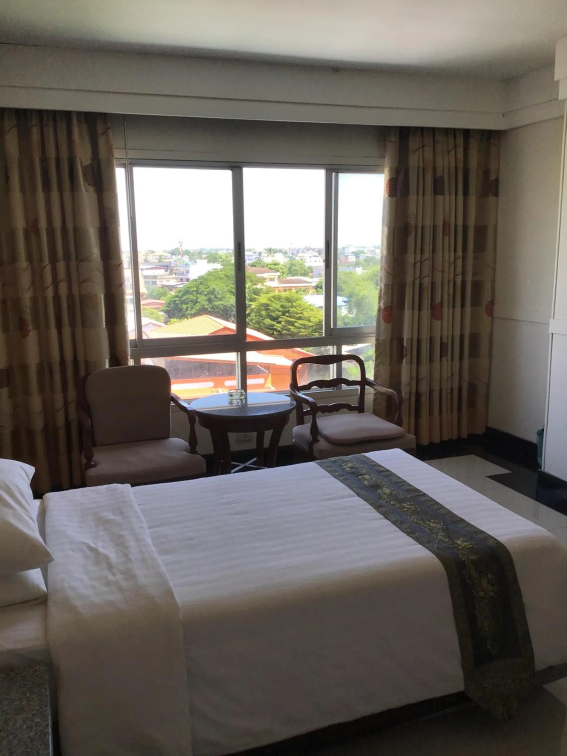 Bed in Tonkoon Hotel