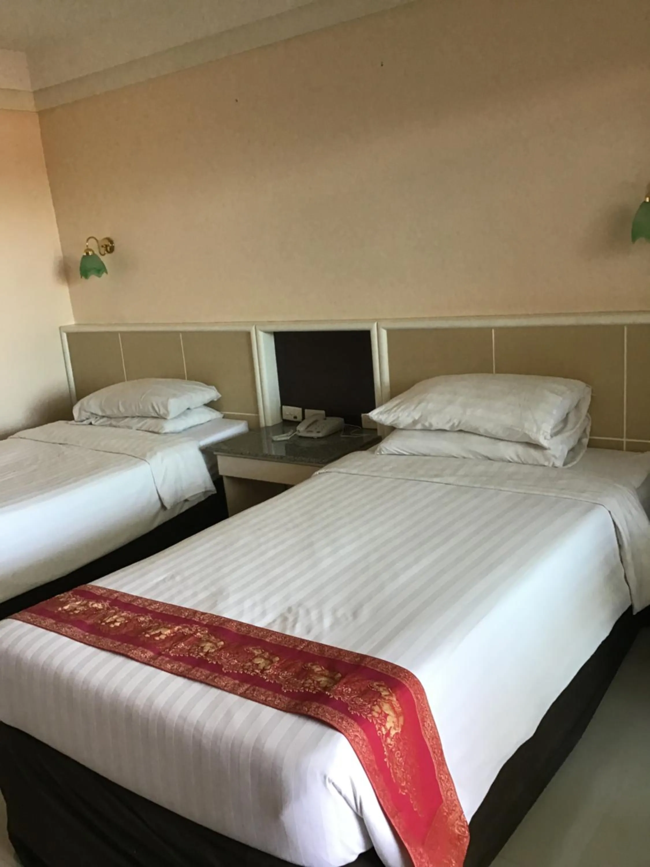 Bed in Tonkoon Hotel
