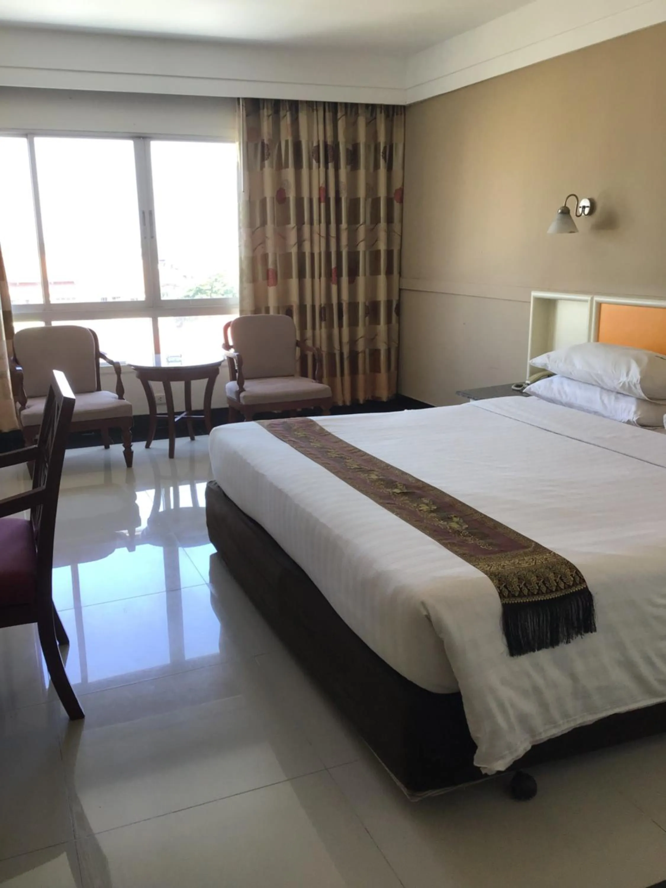 Bed in Tonkoon Hotel