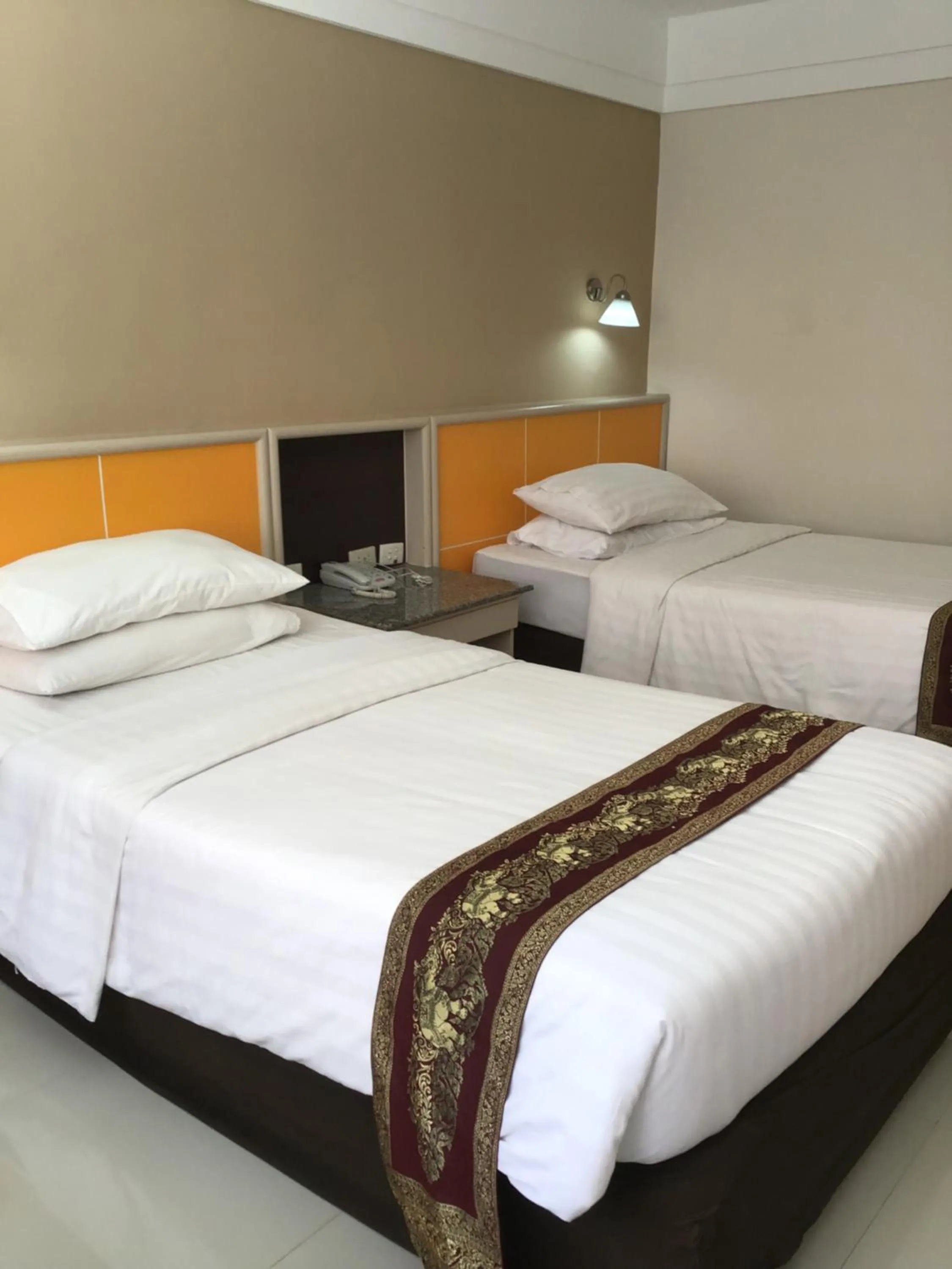 Bed in Tonkoon Hotel