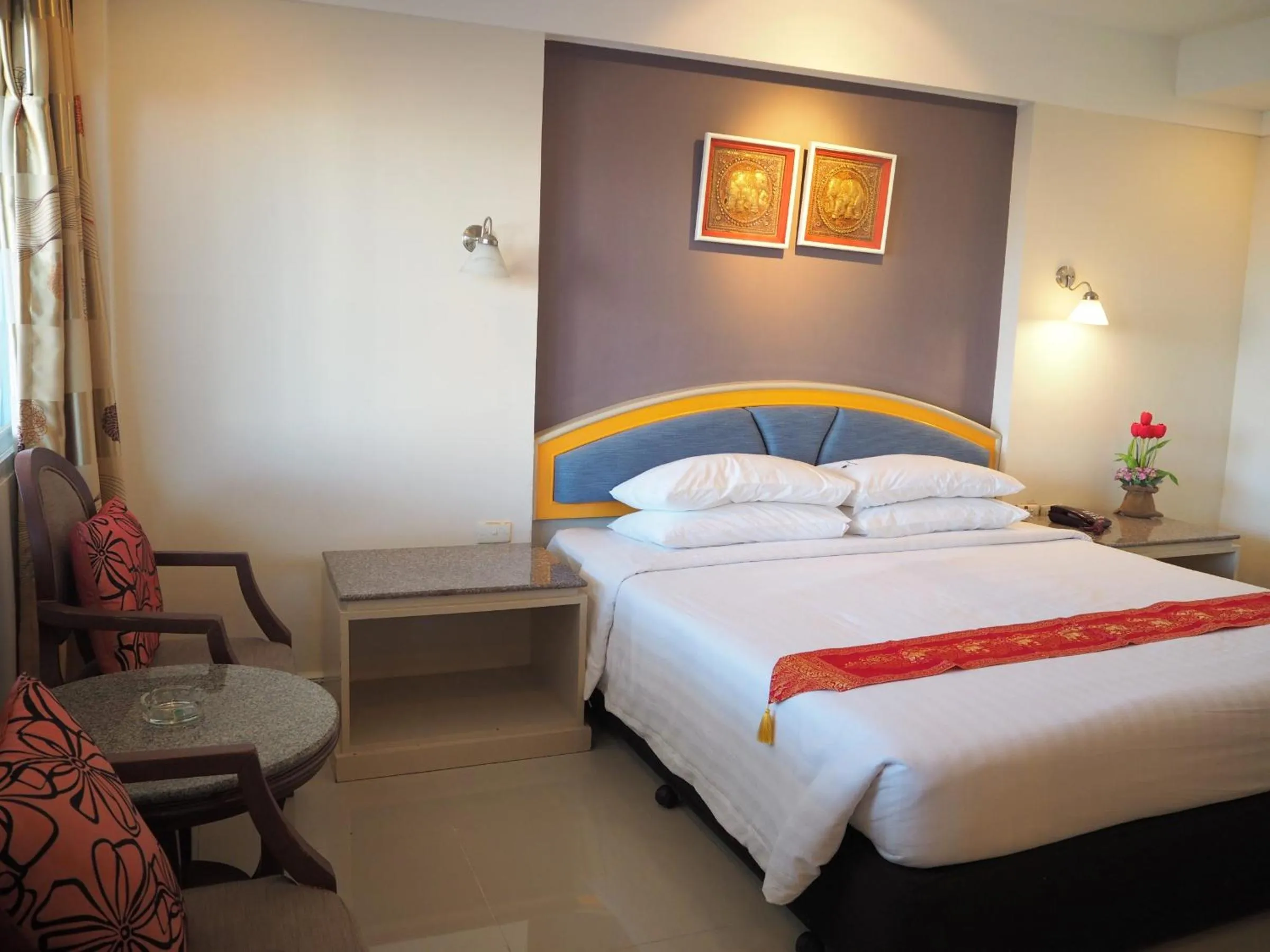 Bed in Tonkoon Hotel