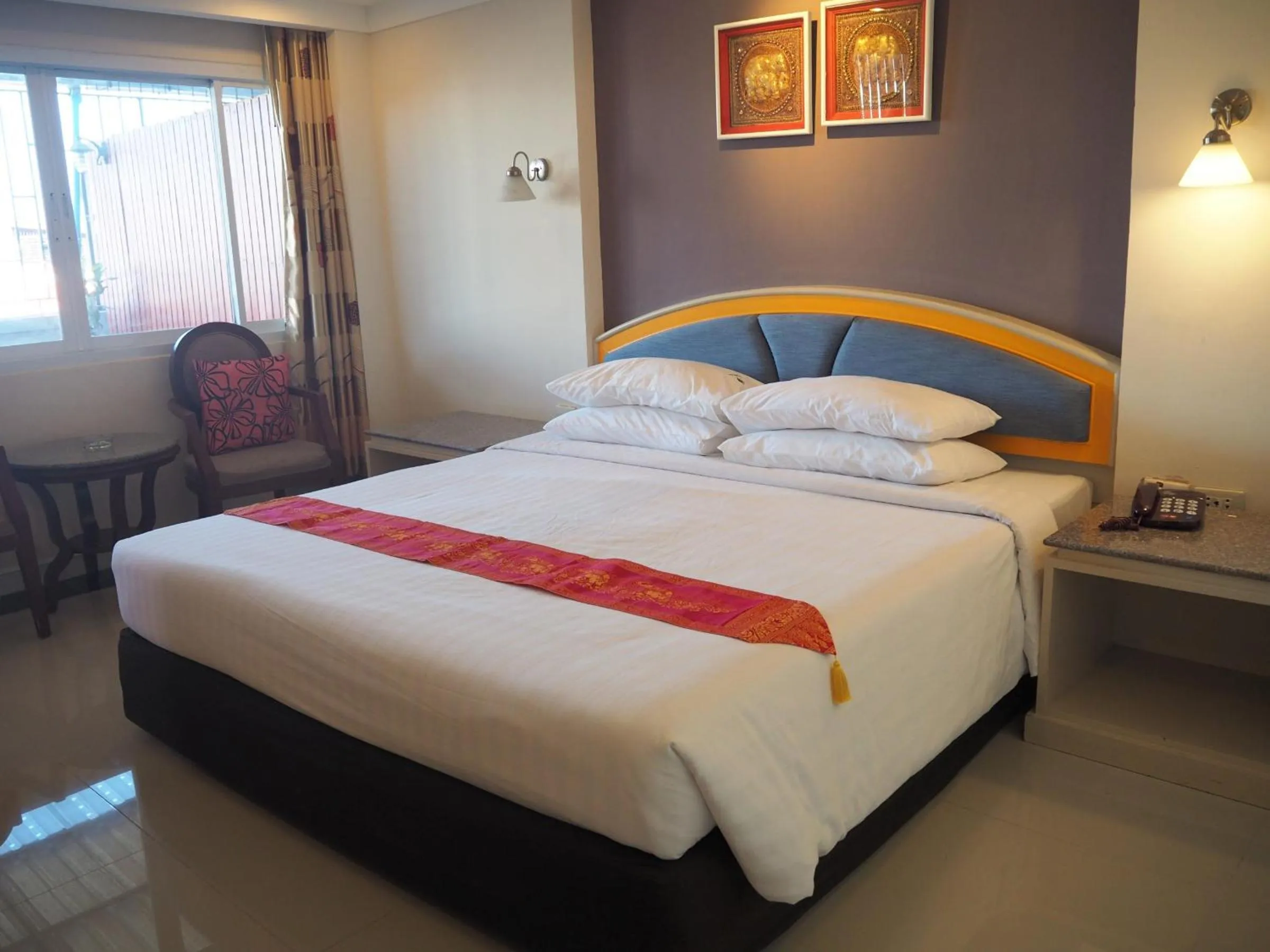 Bed in Tonkoon Hotel