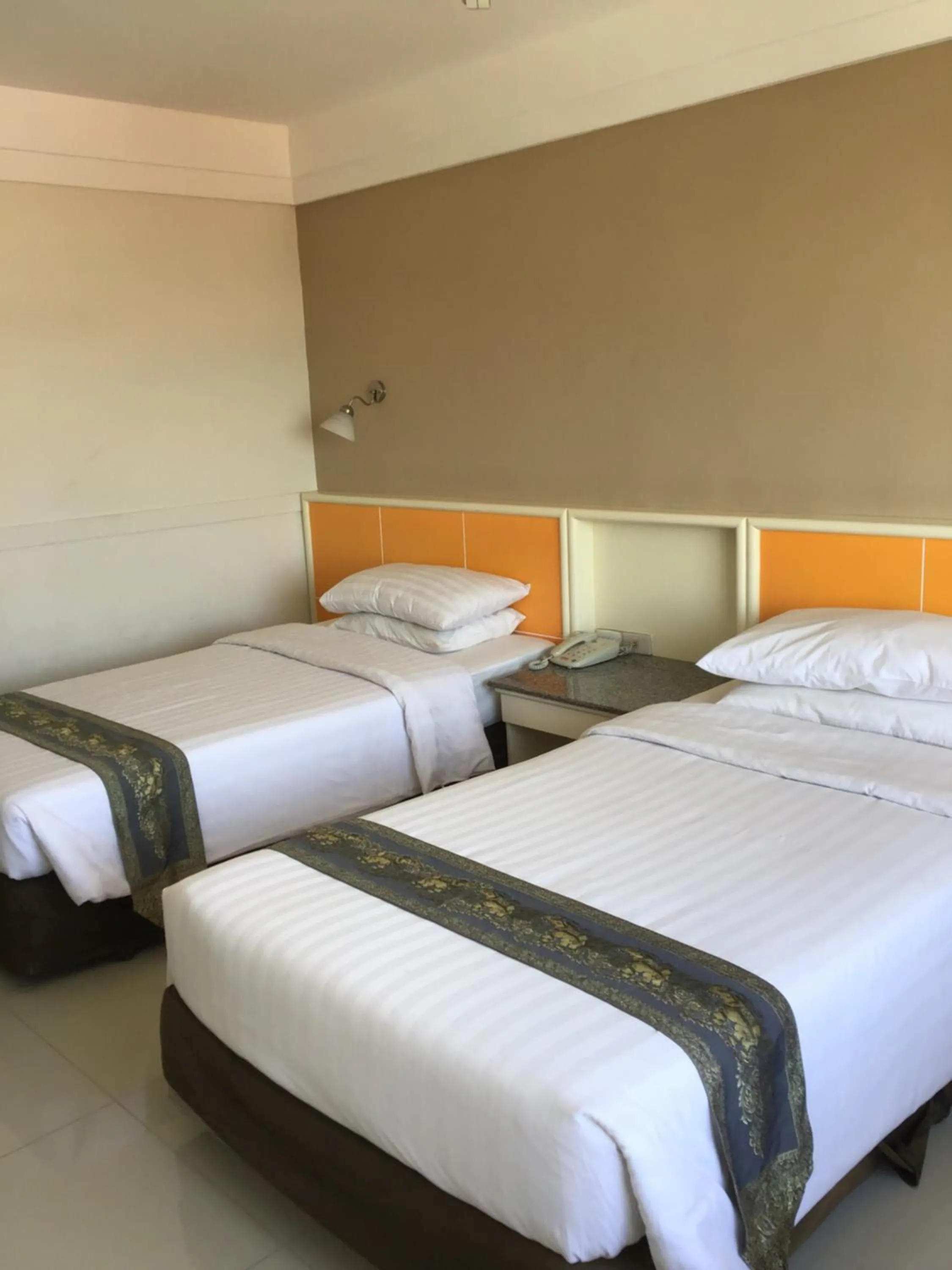 Bed in Tonkoon Hotel