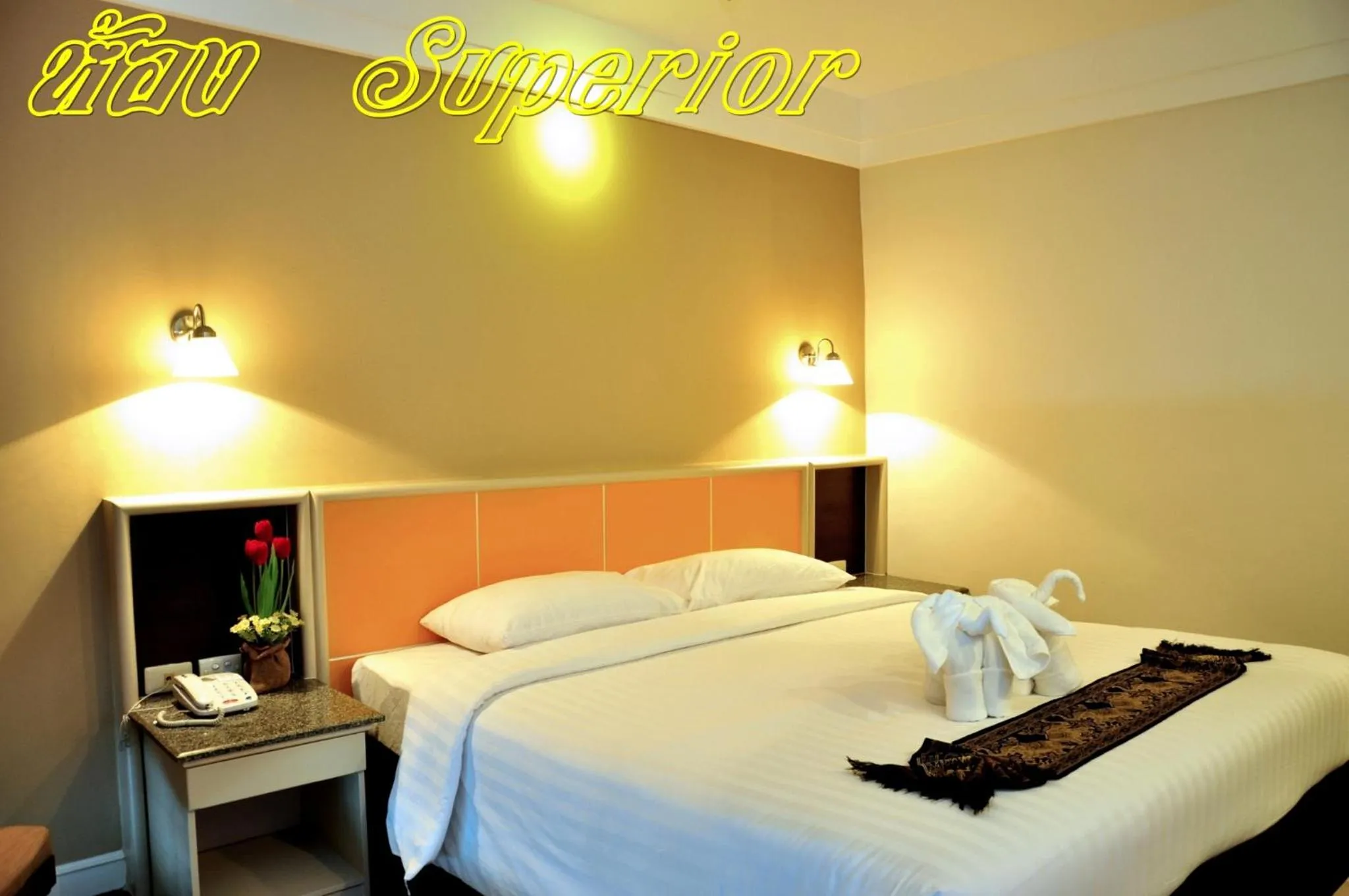 Bed in Tonkoon Hotel