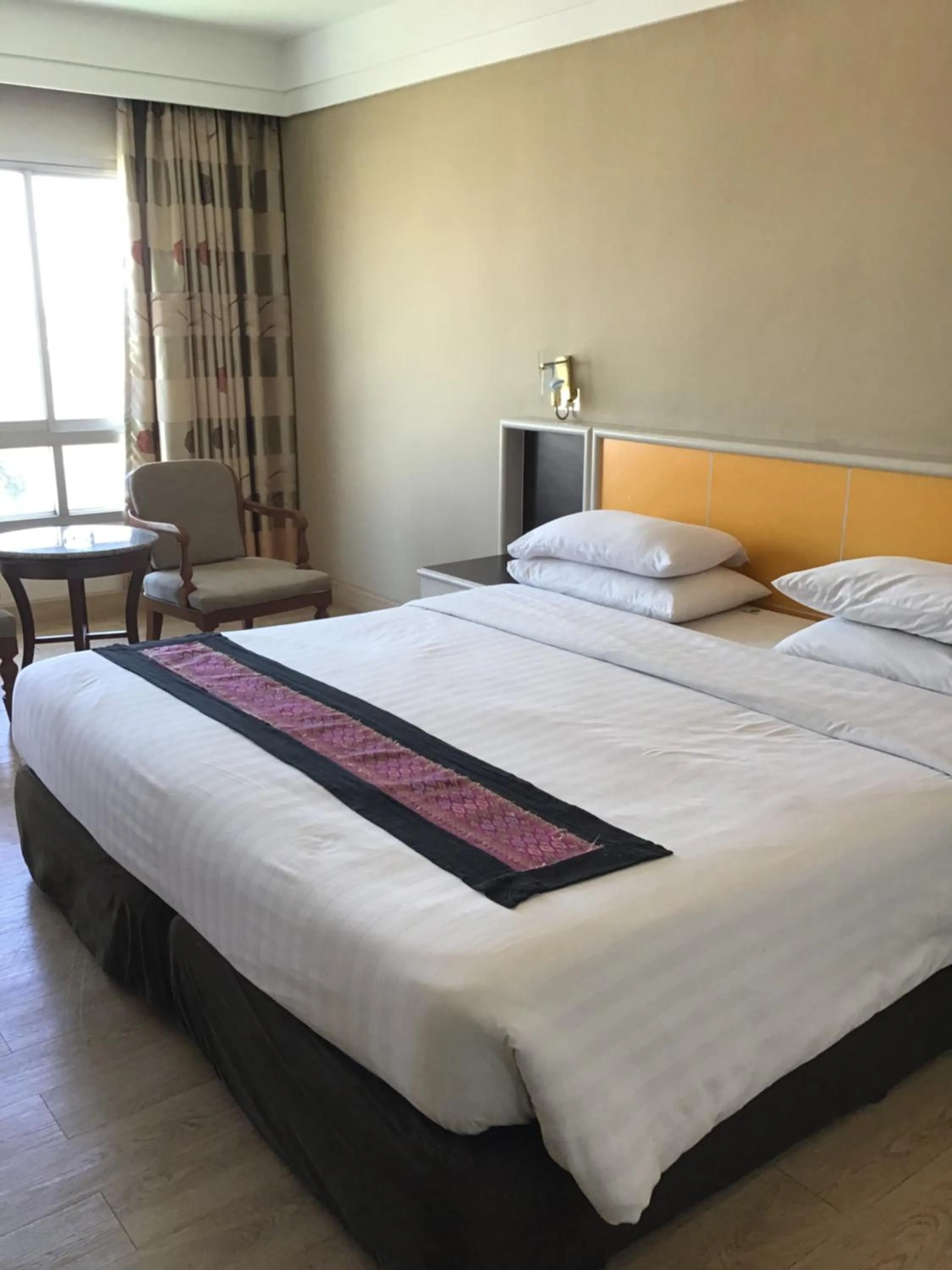 Bed in Tonkoon Hotel