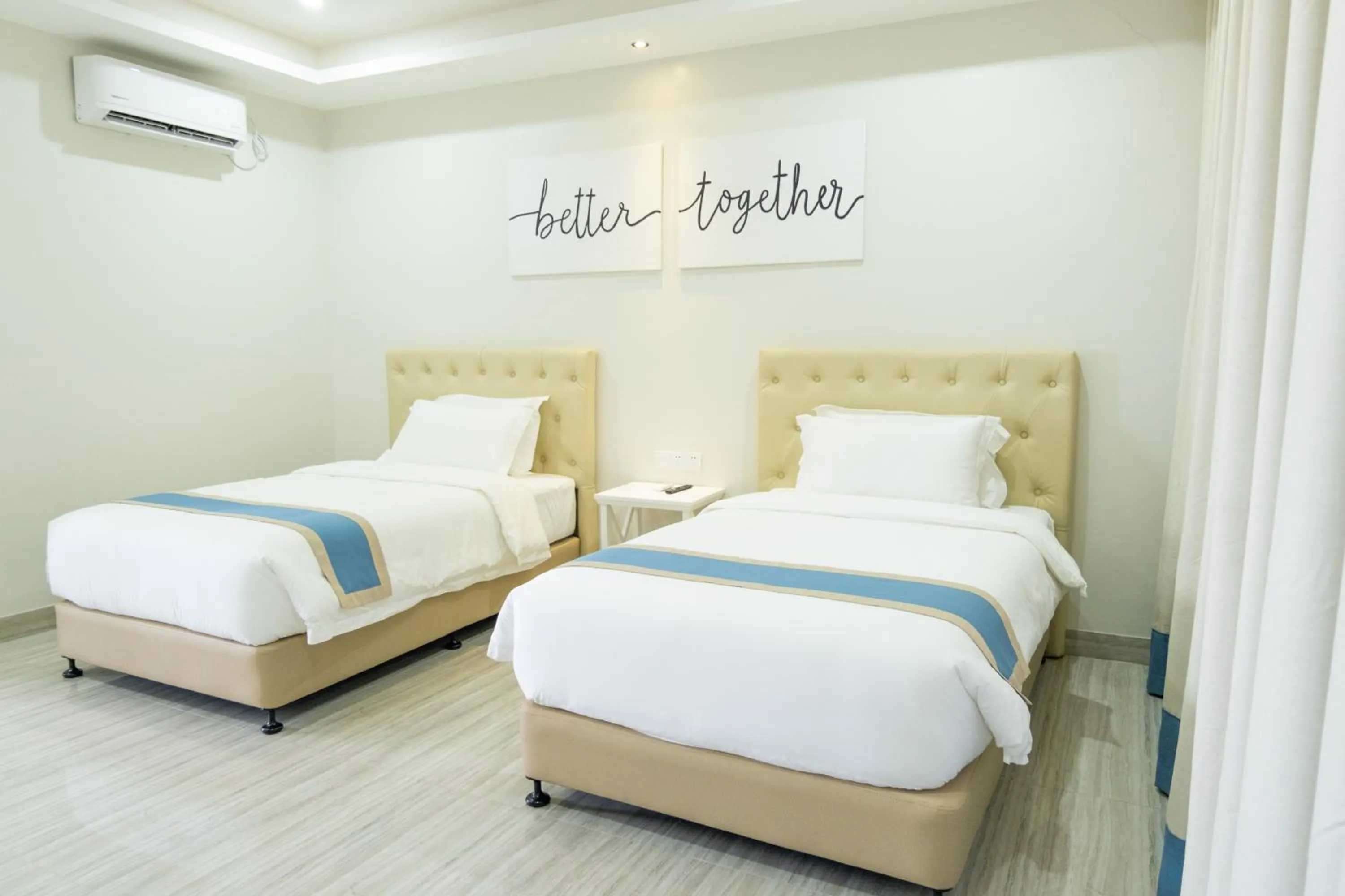 Bed in Hampton Suites