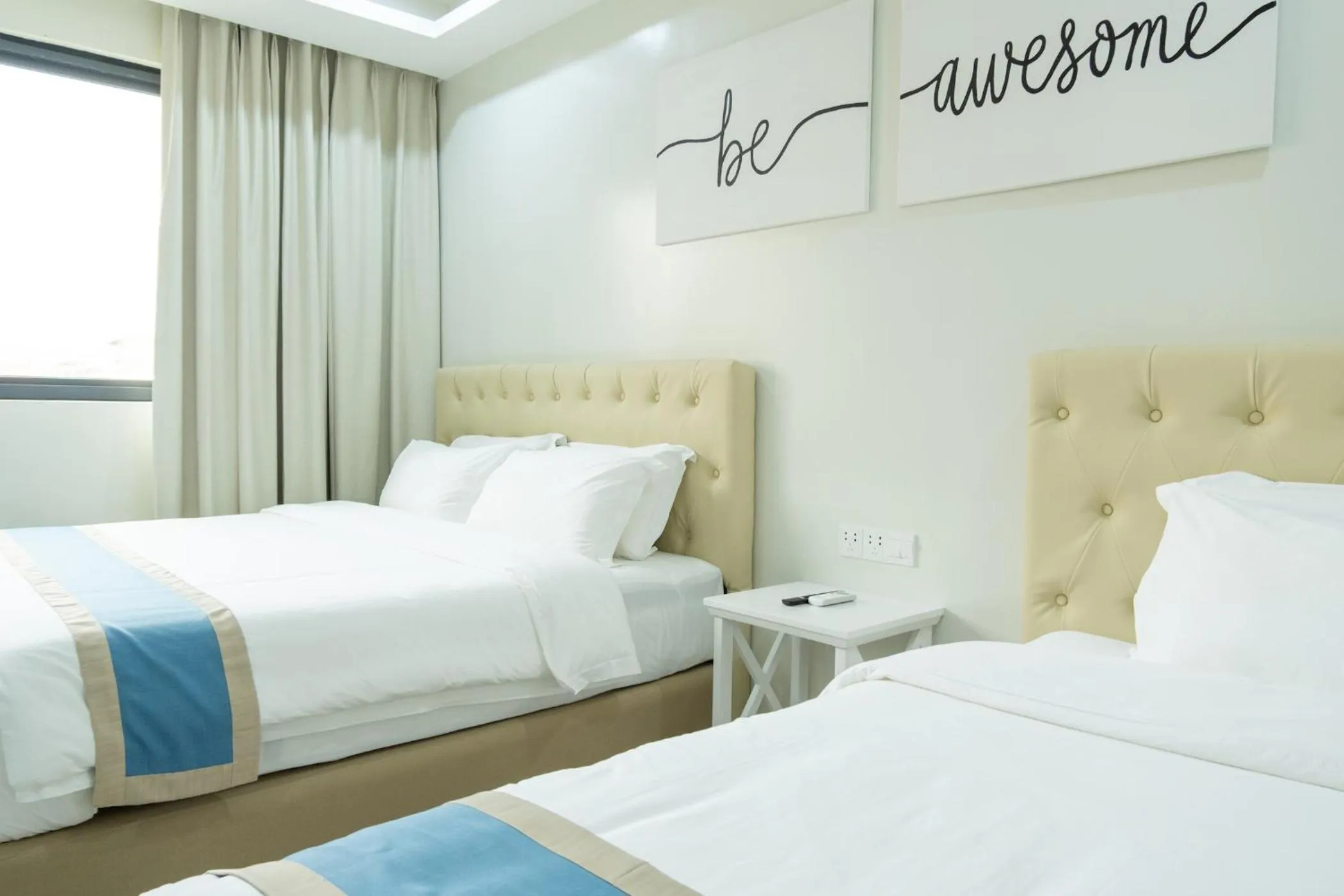 Bed in Hampton Suites