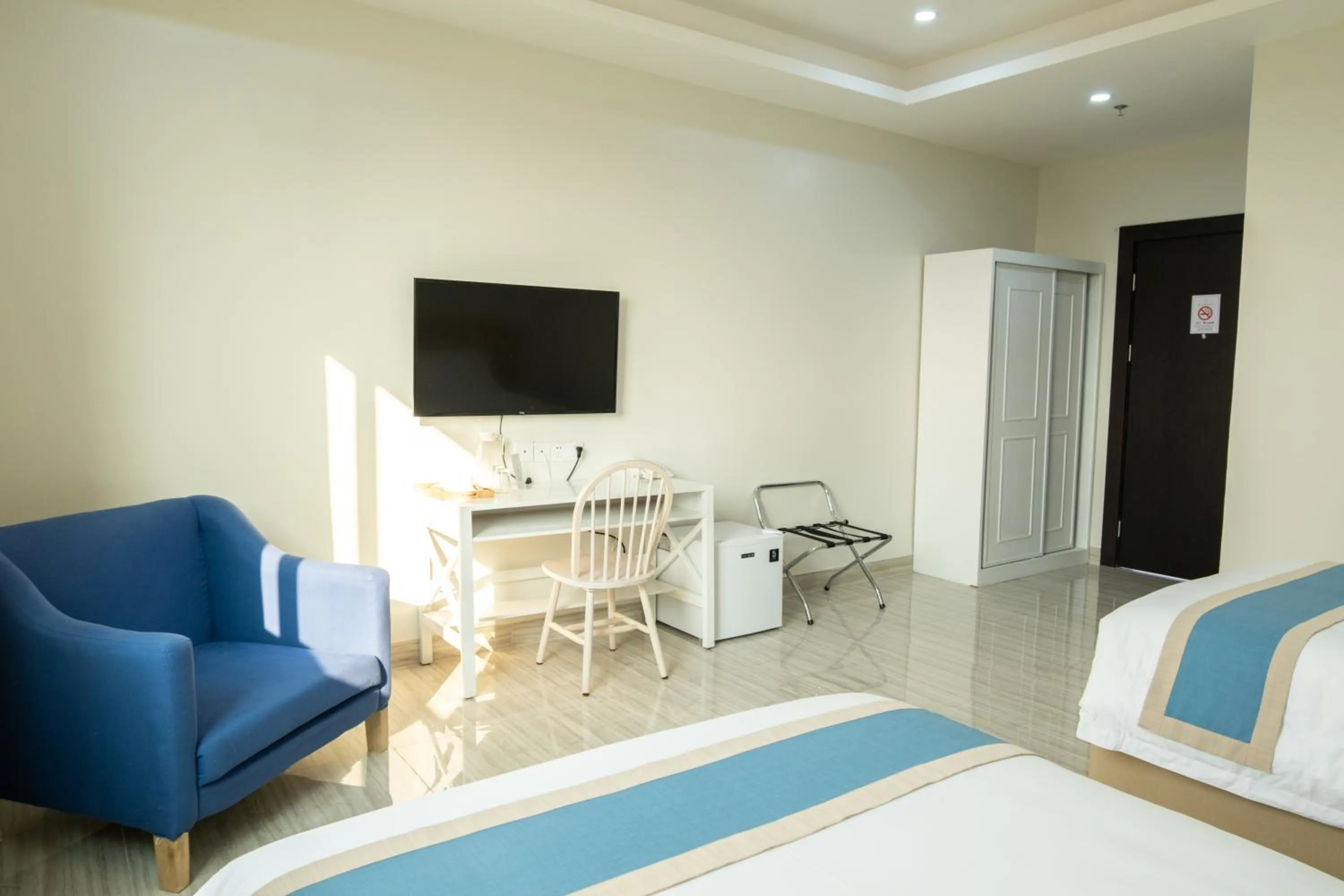 Bed in Hampton Suites