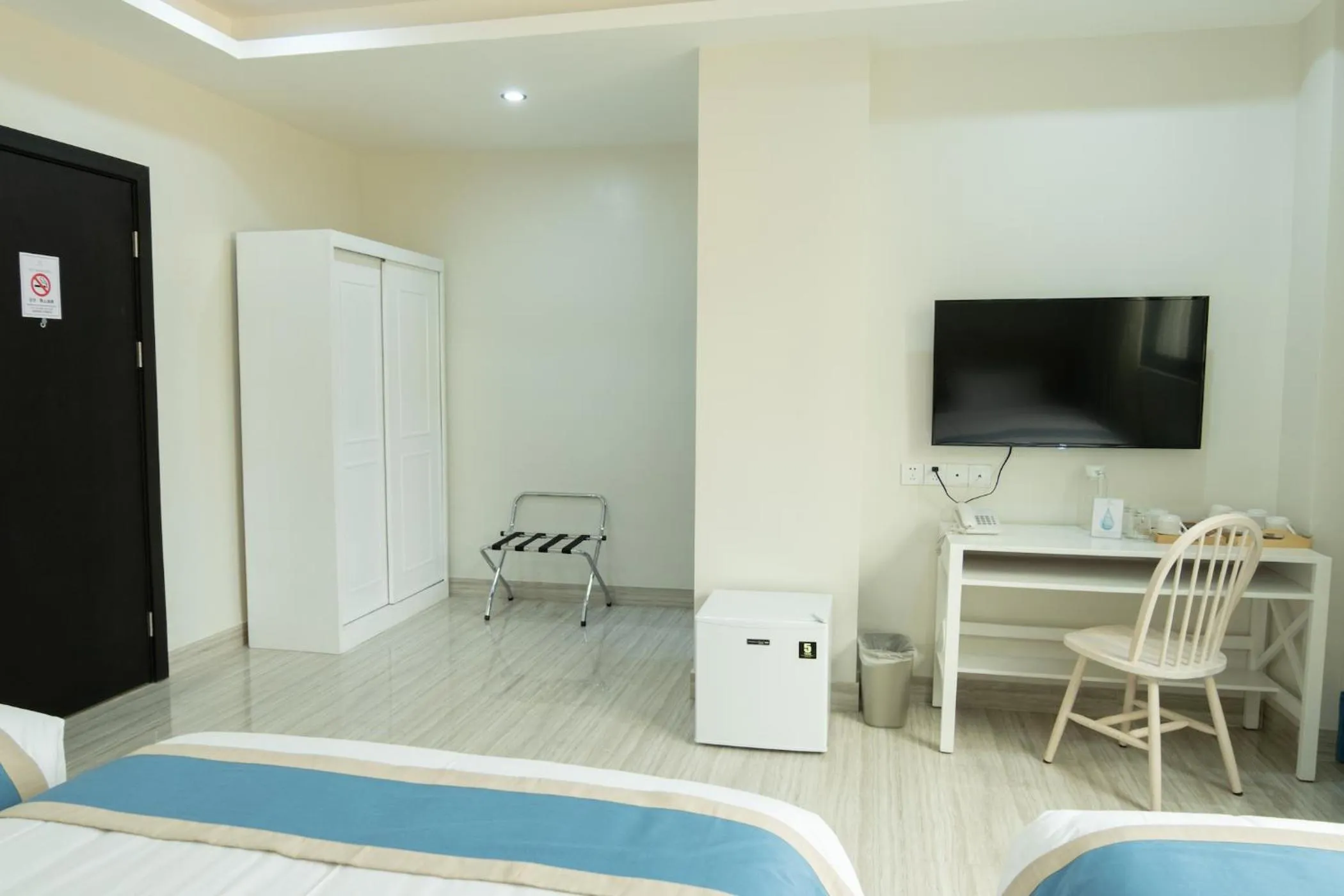 Bed in Hampton Suites