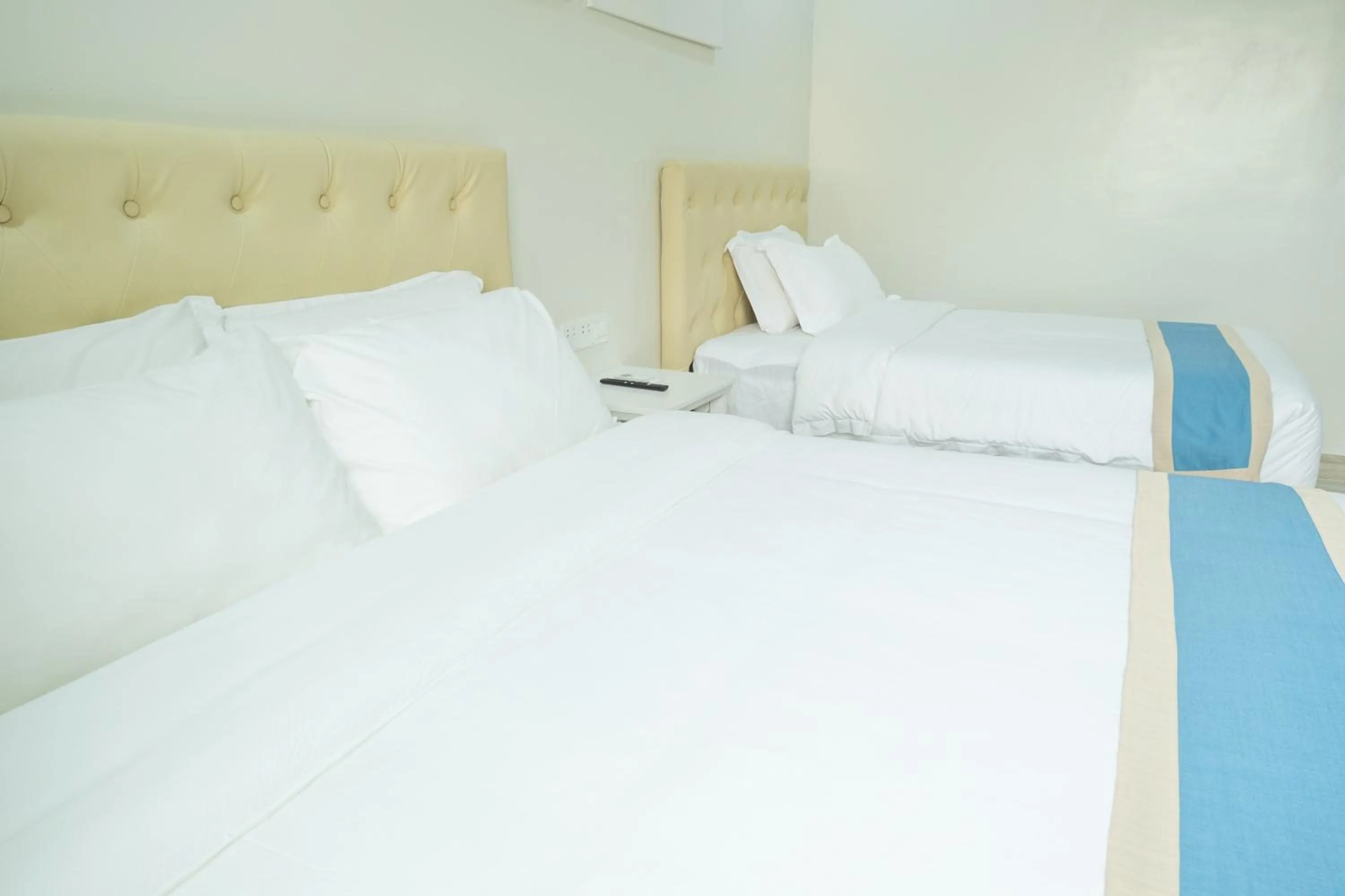 Bed in Hampton Suites