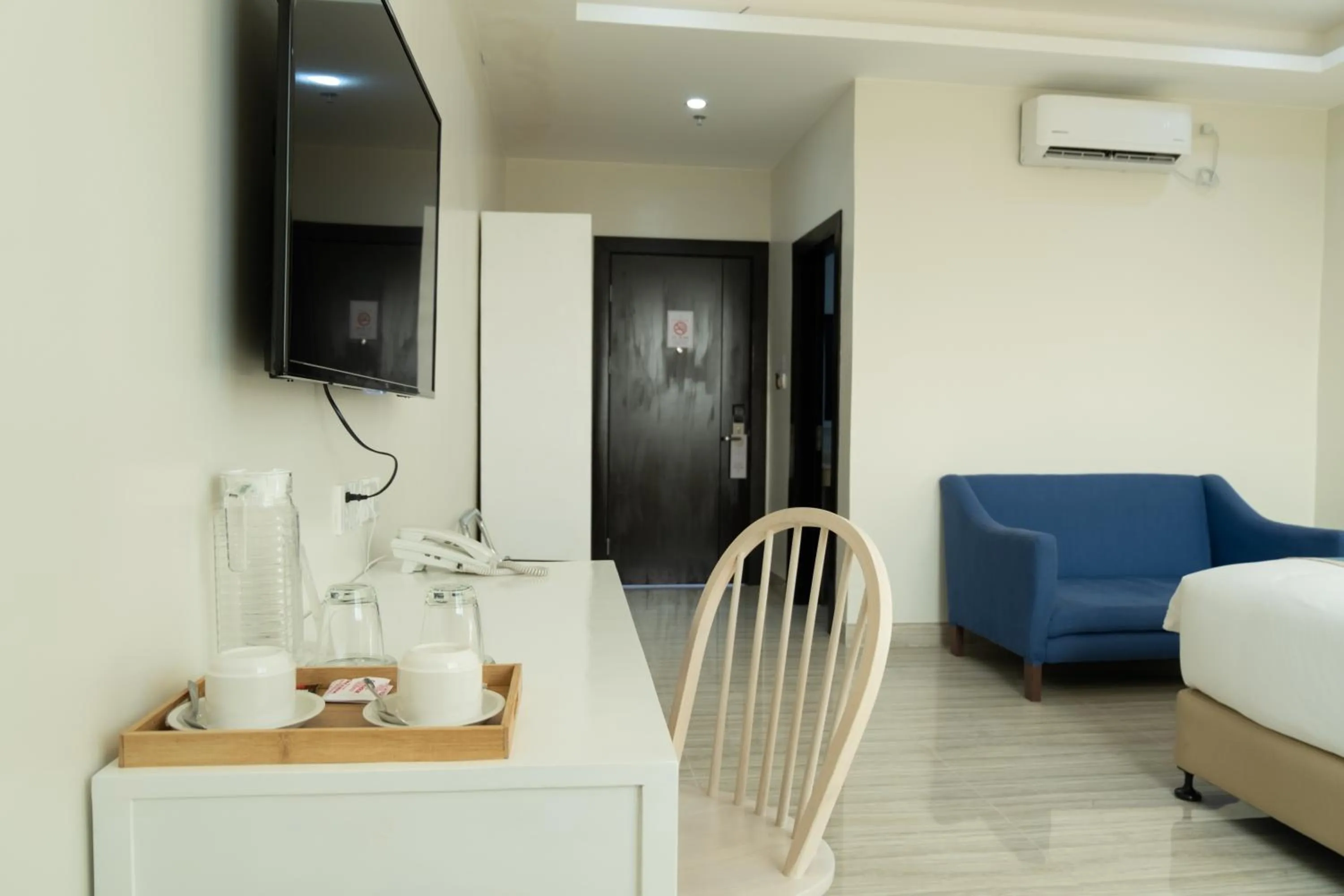 Bed in Hampton Suites