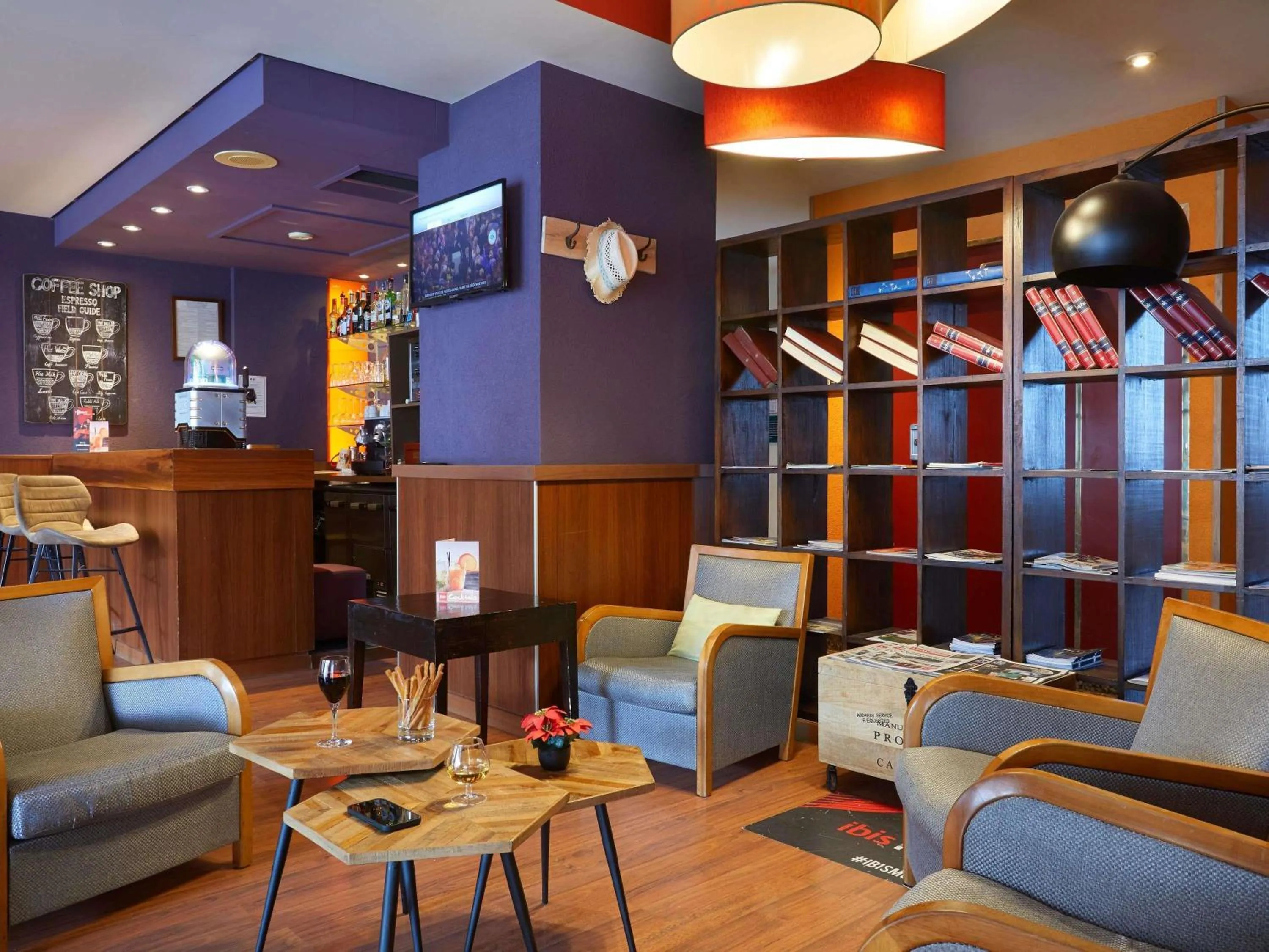 Lounge or bar in ibis Annemasse-Genève