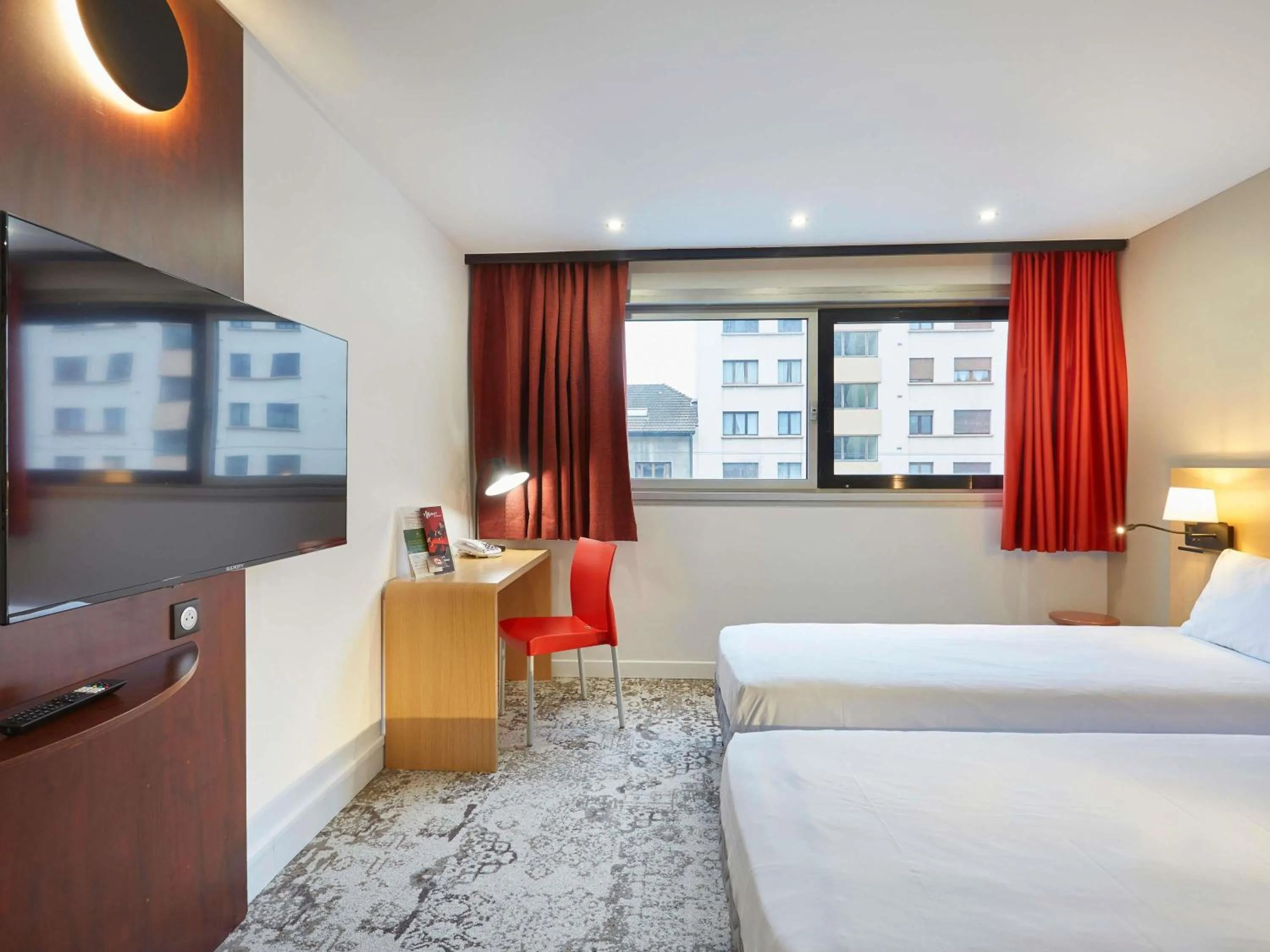 Bedroom, Bed in ibis Annemasse-Genève