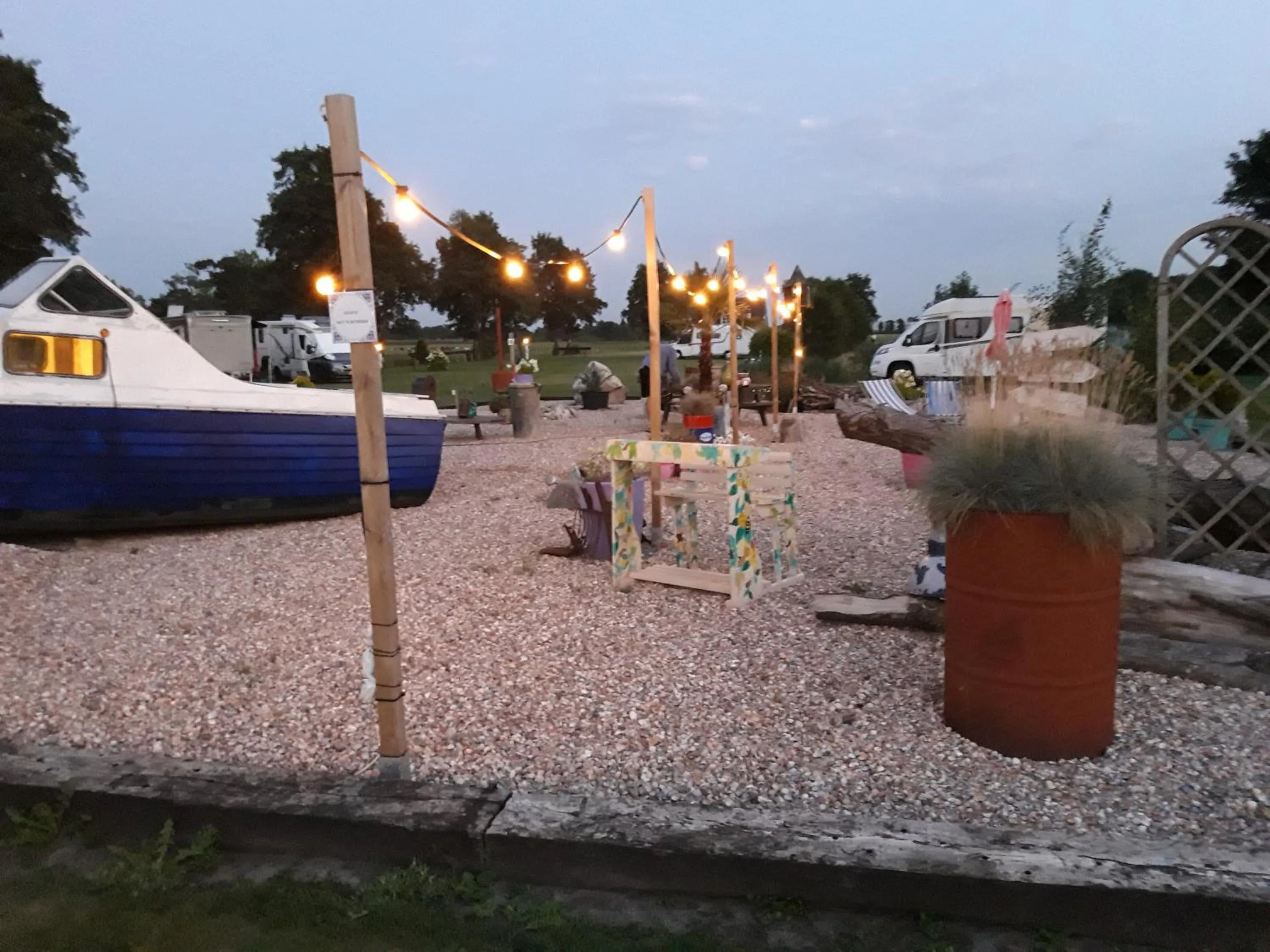 Garden view in Sfeervol Appartement Het Knooppunt