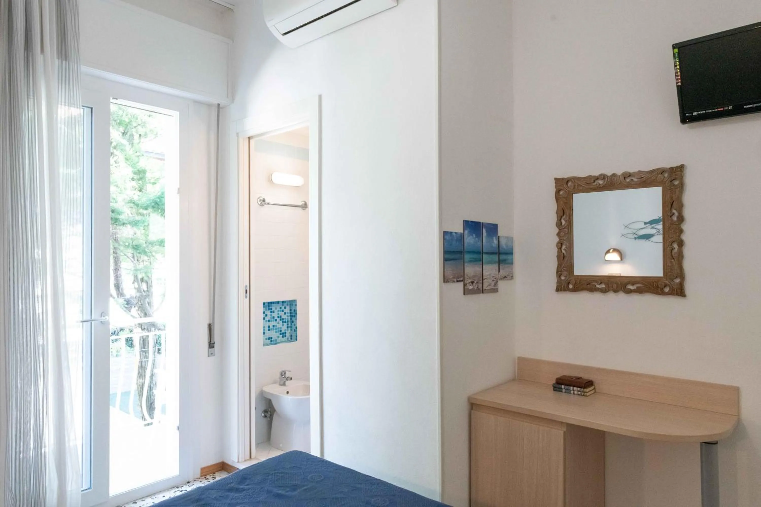 Photo of the whole room in Hotel Smart Cervia B&B