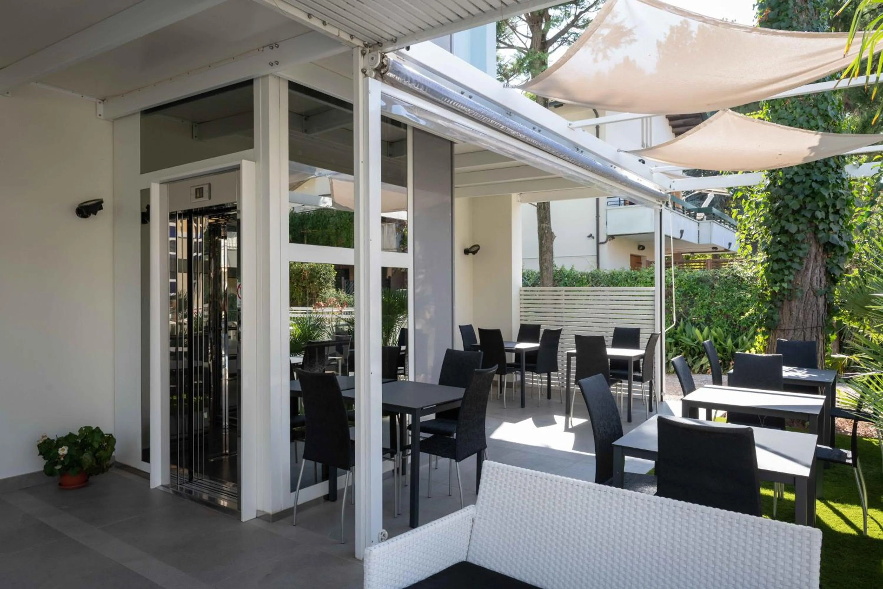 Patio in Hotel Smart Cervia B&B