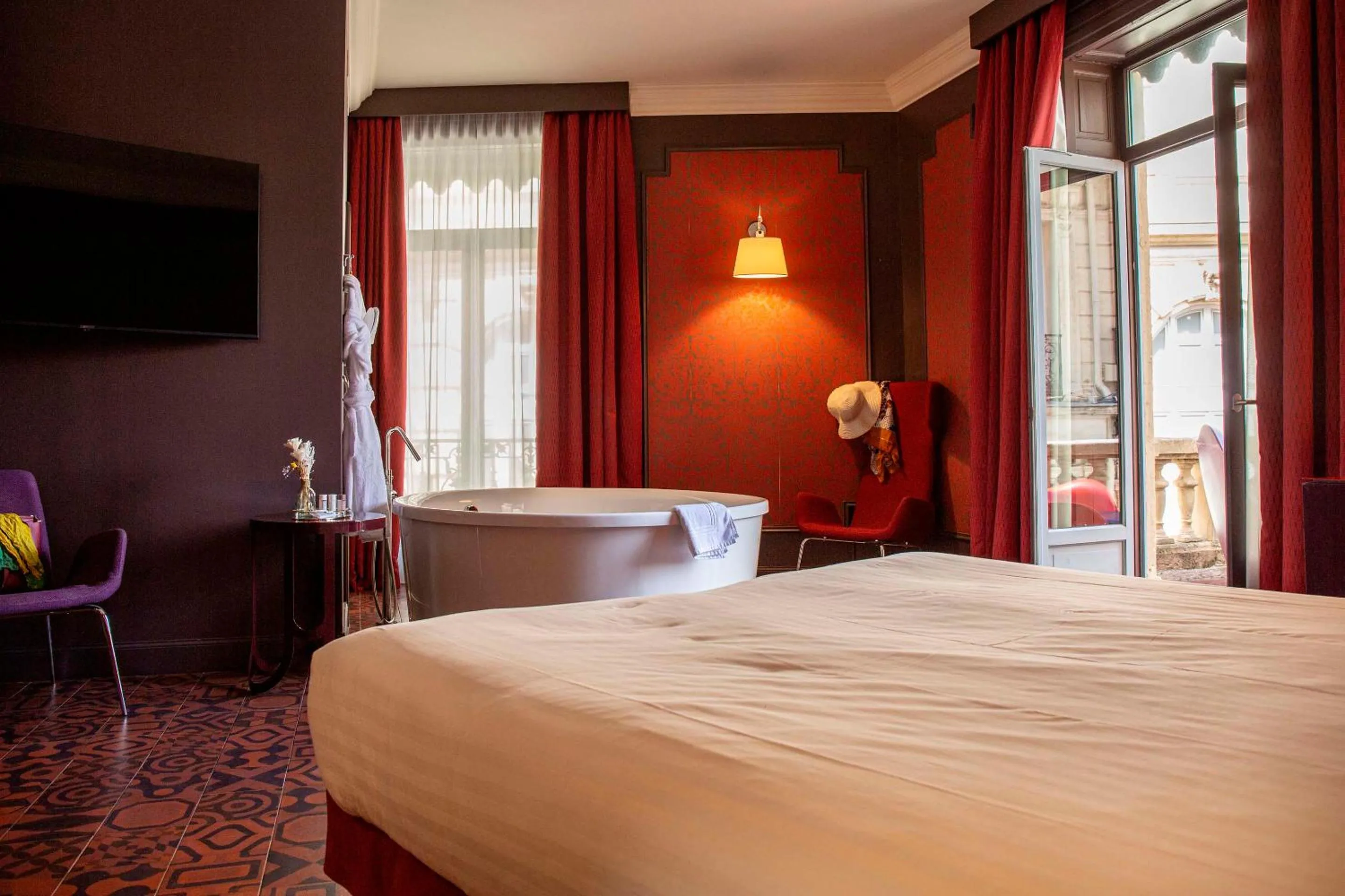 Photo of the whole room, Bed in Grand Hôtel du Midi Montpellier - Opéra Comédie