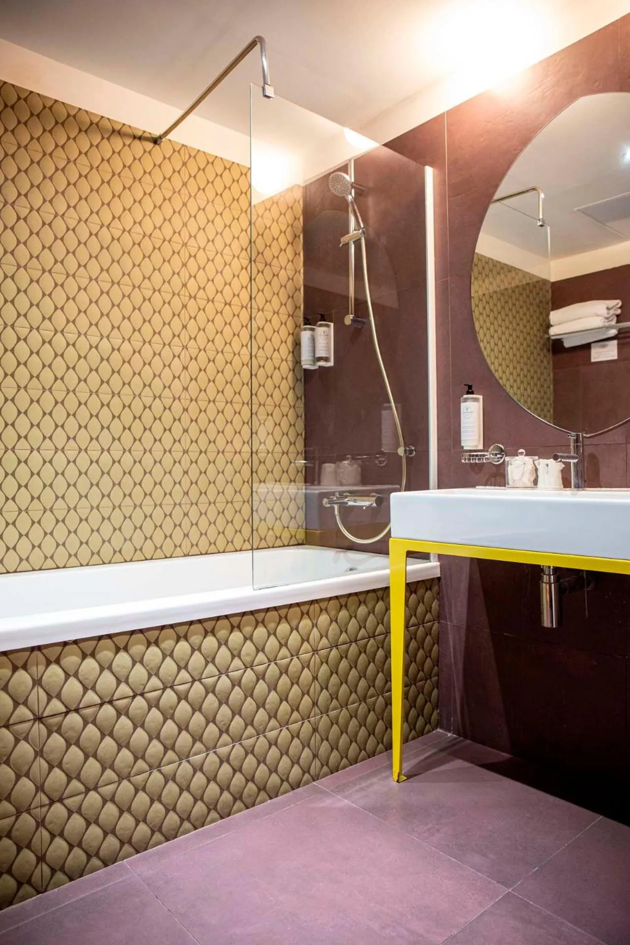 Bathroom in Grand Hôtel du Midi Montpellier - Opéra Comédie