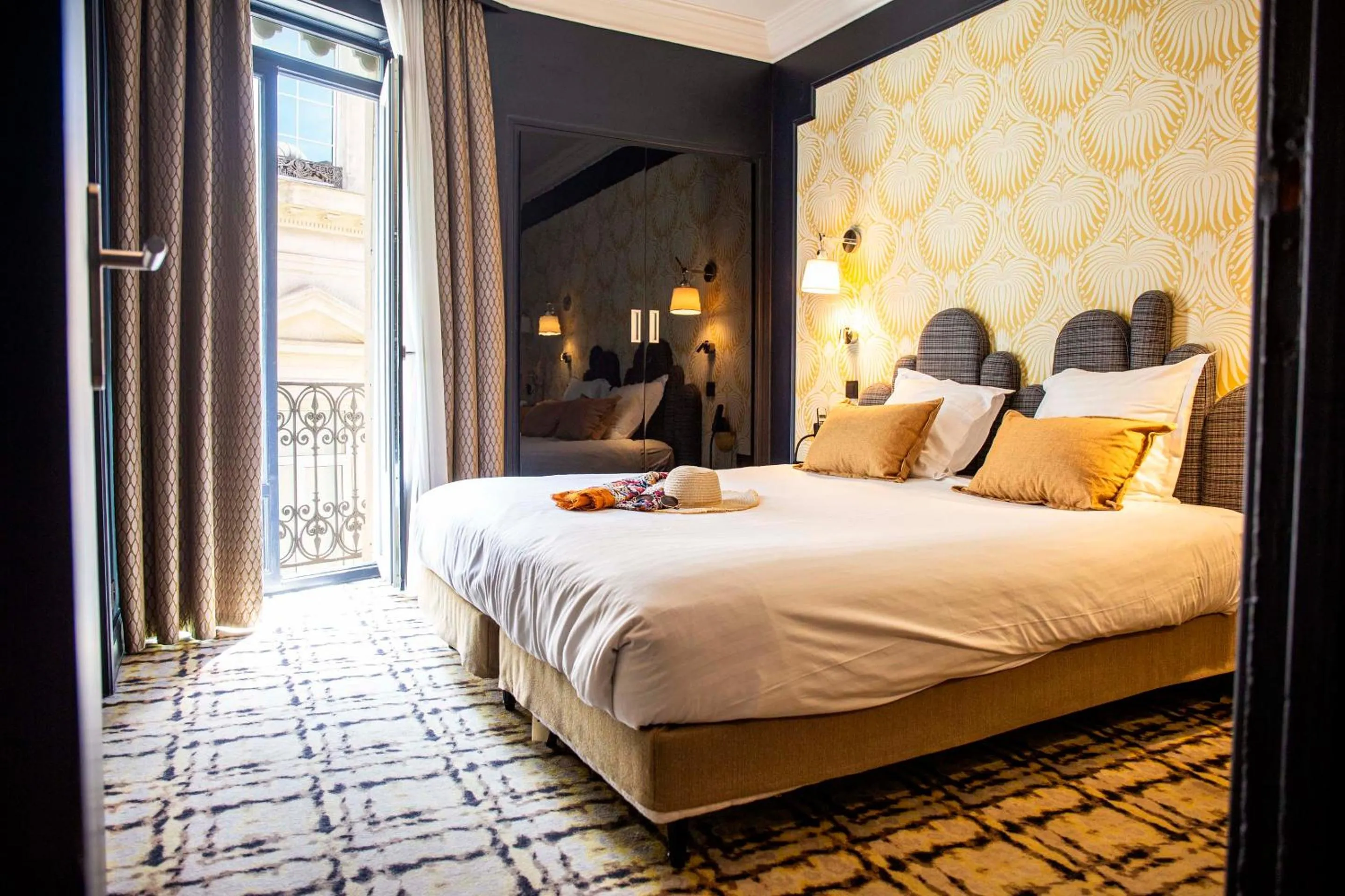 Photo of the whole room, Bed in Grand Hôtel du Midi Montpellier - Opéra Comédie