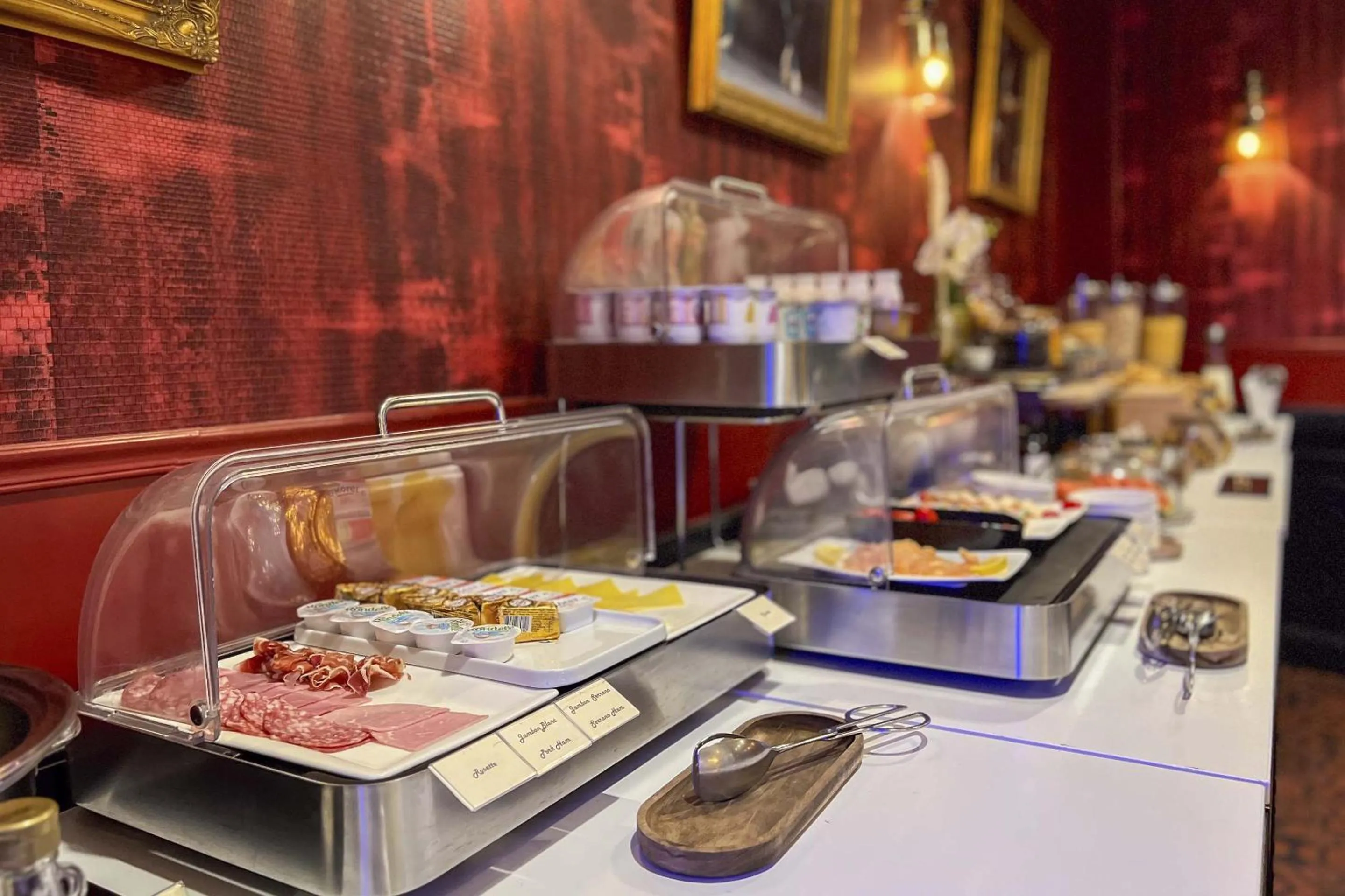 Breakfast in Grand Hôtel du Midi Montpellier - Opéra Comédie