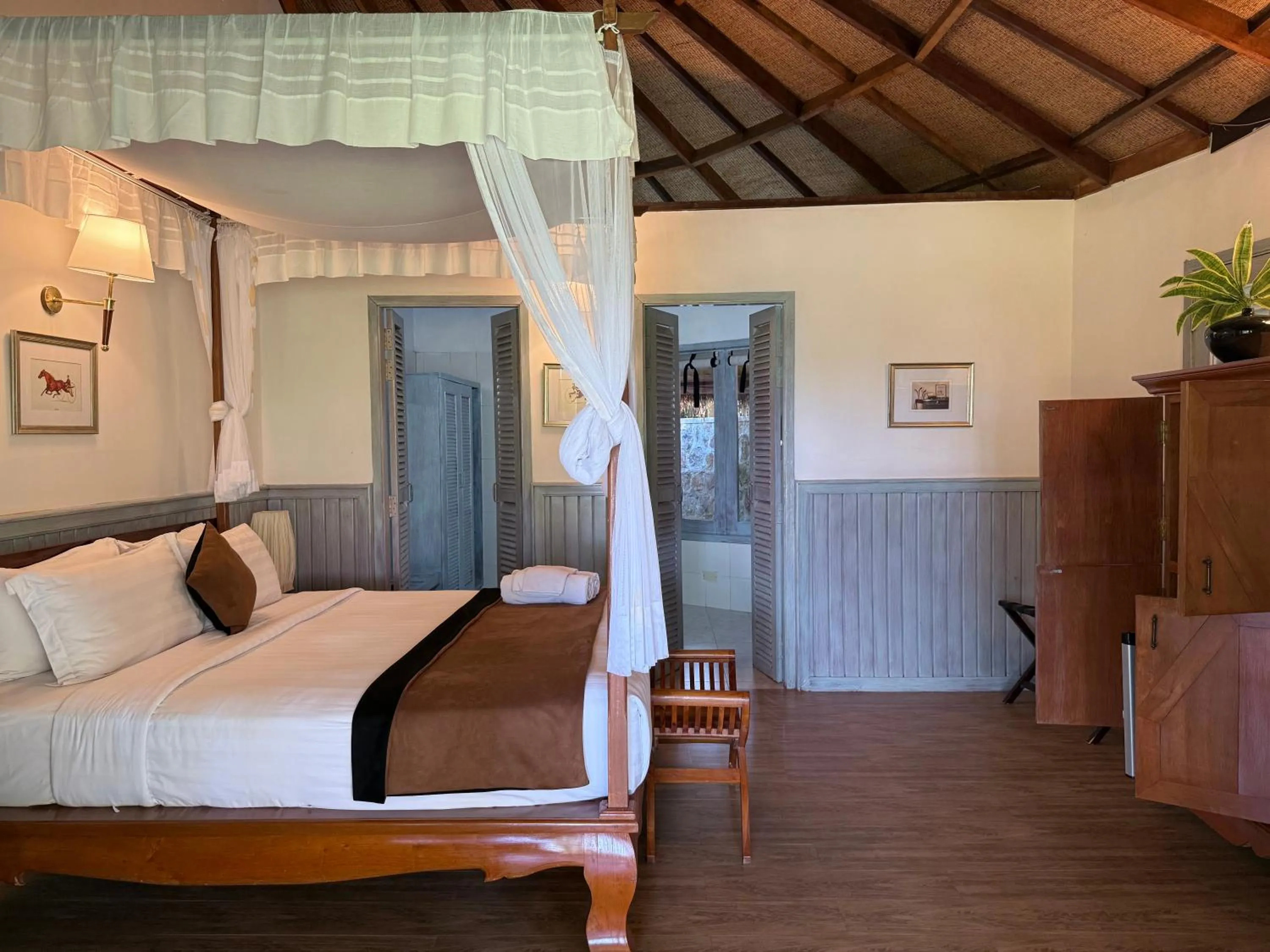 Bedroom, Bed in Nataya Round House Coral Bay Resort