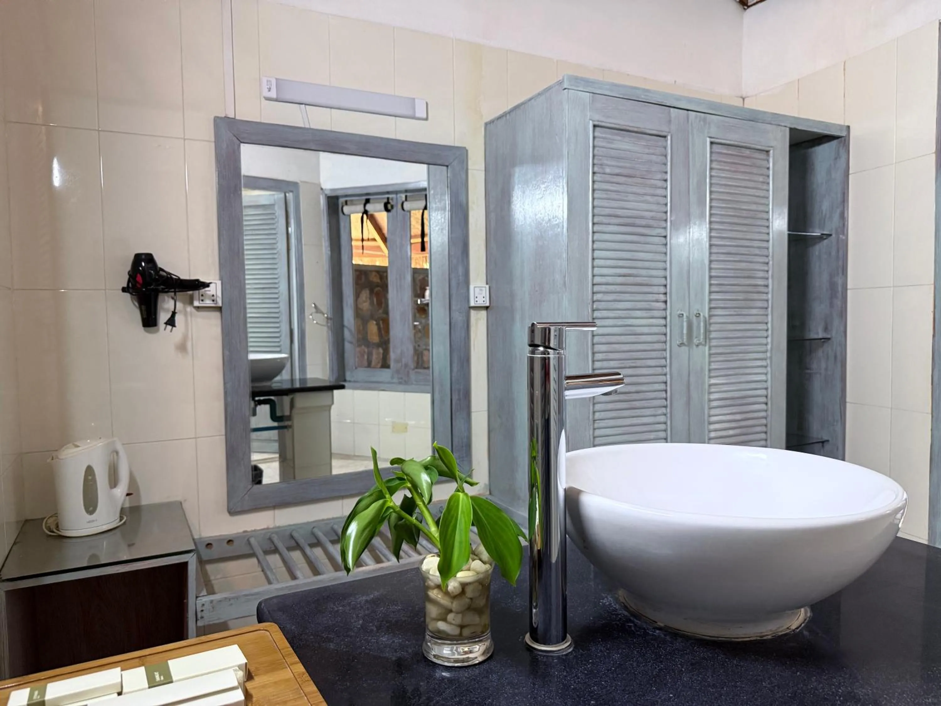 Bathroom in Nataya Round House Coral Bay Resort