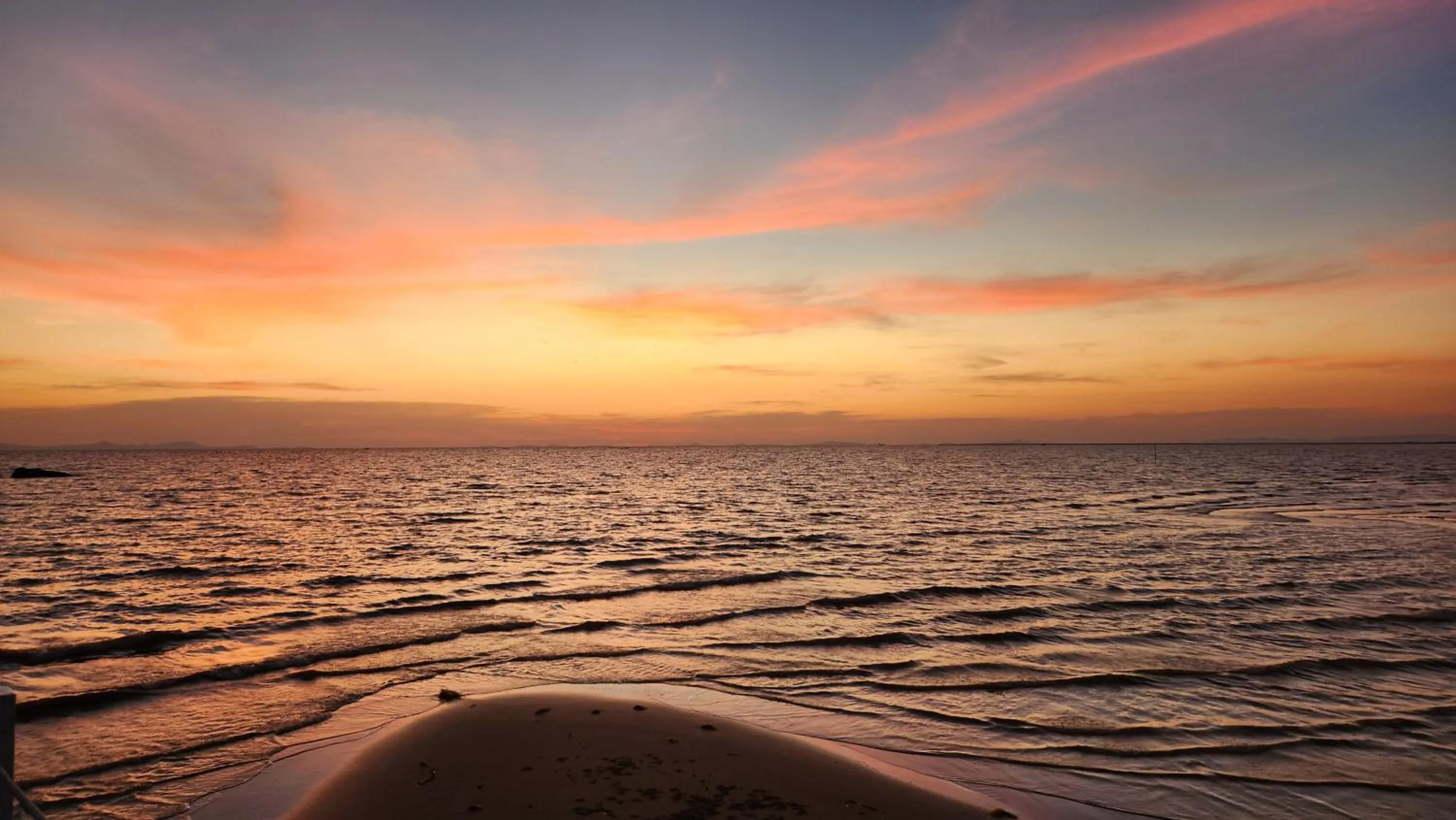 Beach in Nataya Round House Coral Bay Resort
