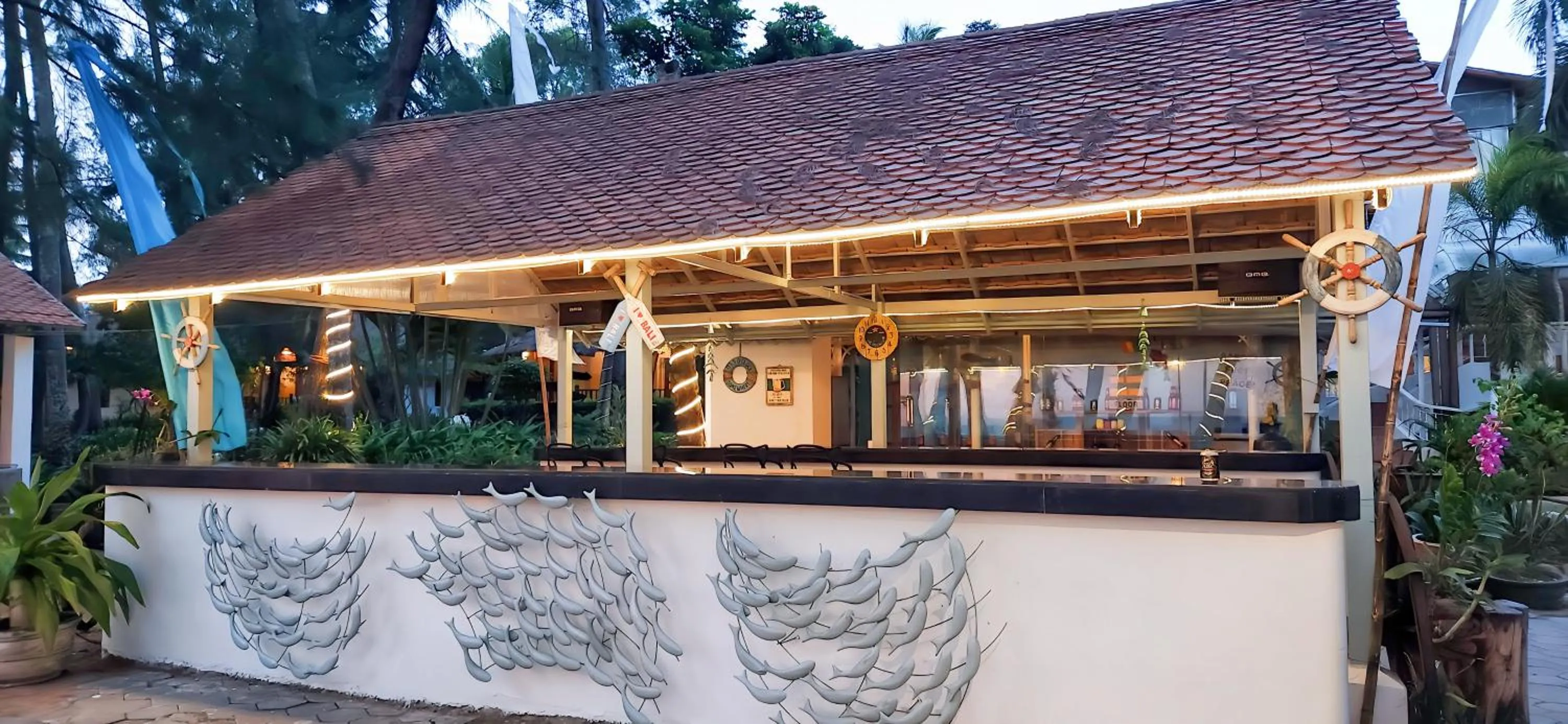 Lounge or bar in Nataya Round House Coral Bay Resort