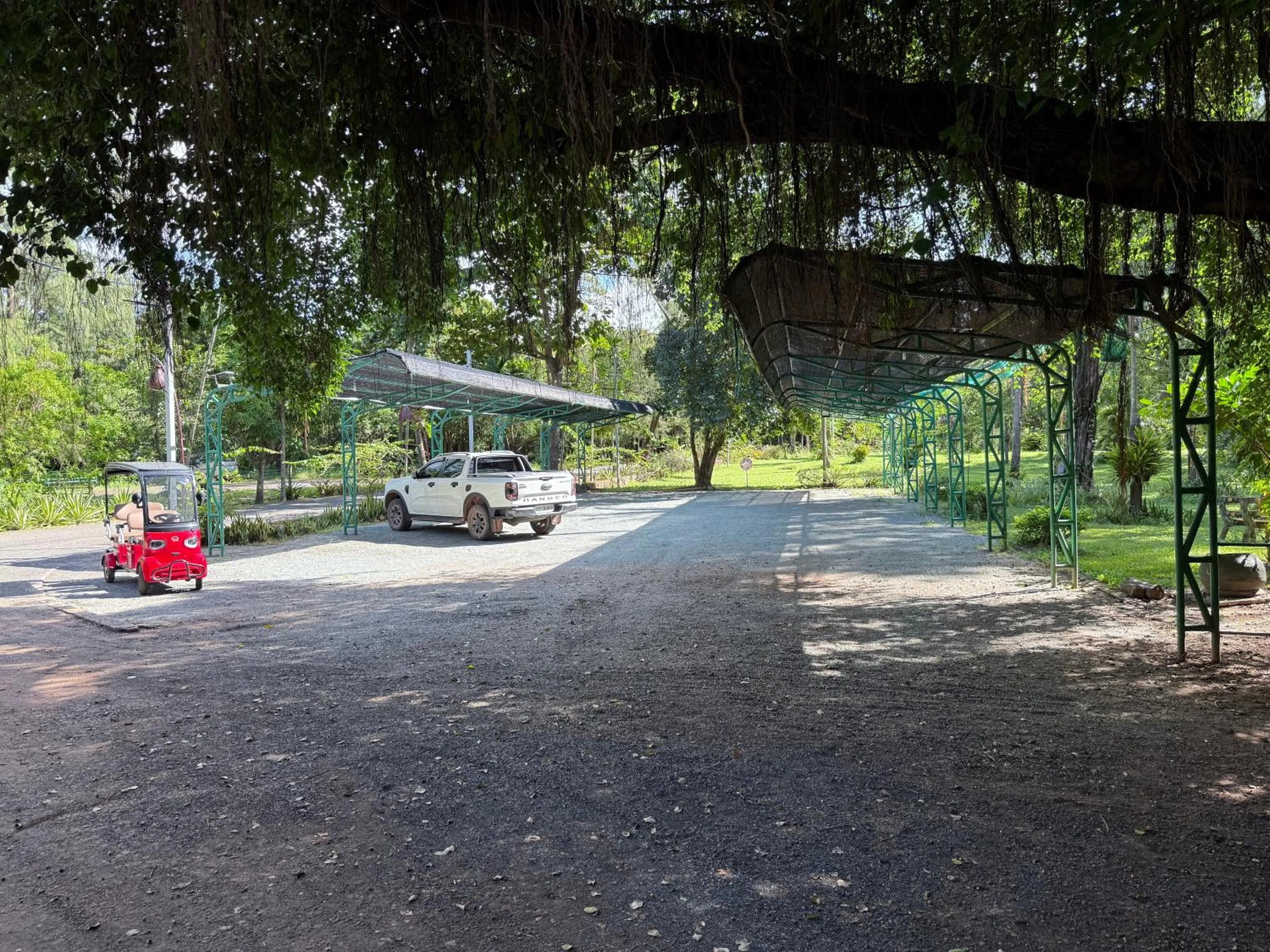 Parking in Nataya Round House Coral Bay Resort