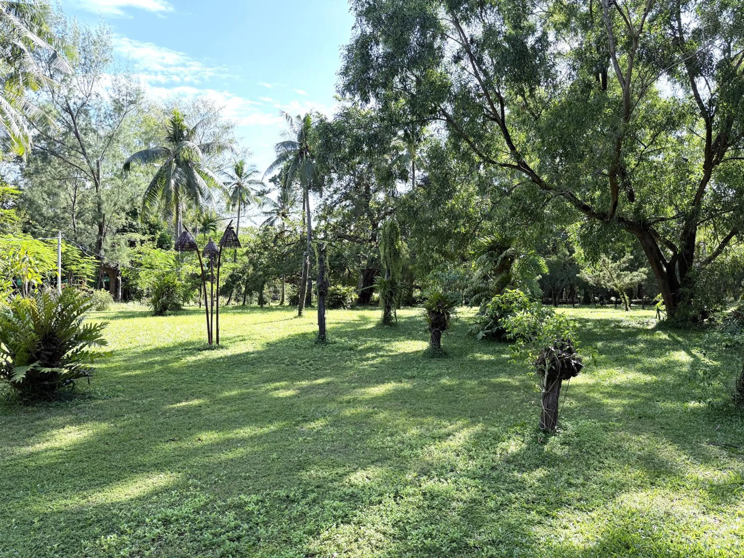 Garden in Nataya Round House Coral Bay Resort