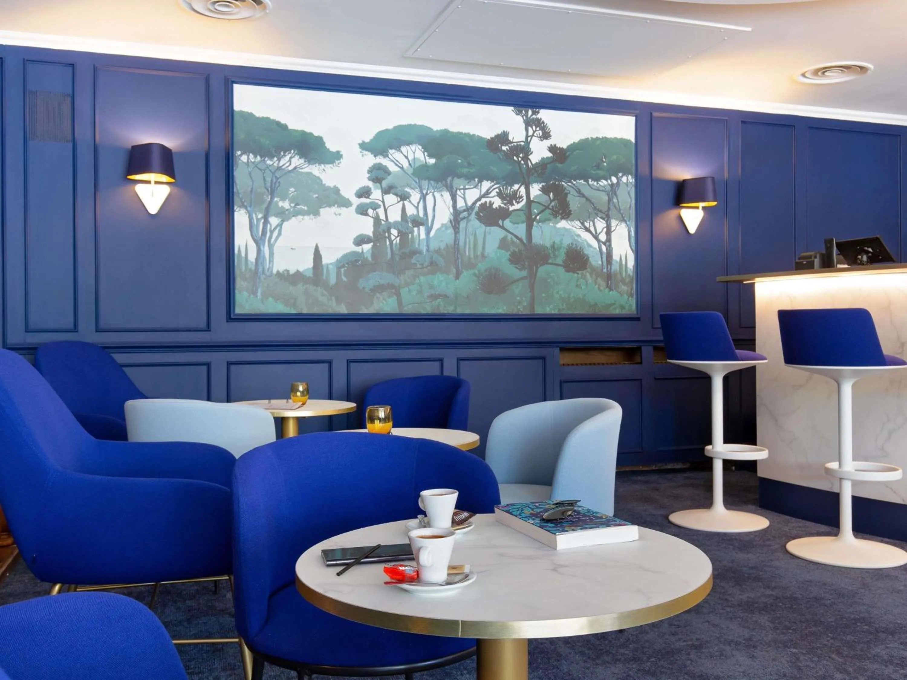 Lounge or bar in Mercure Marseille Centre Bompard La Corniche