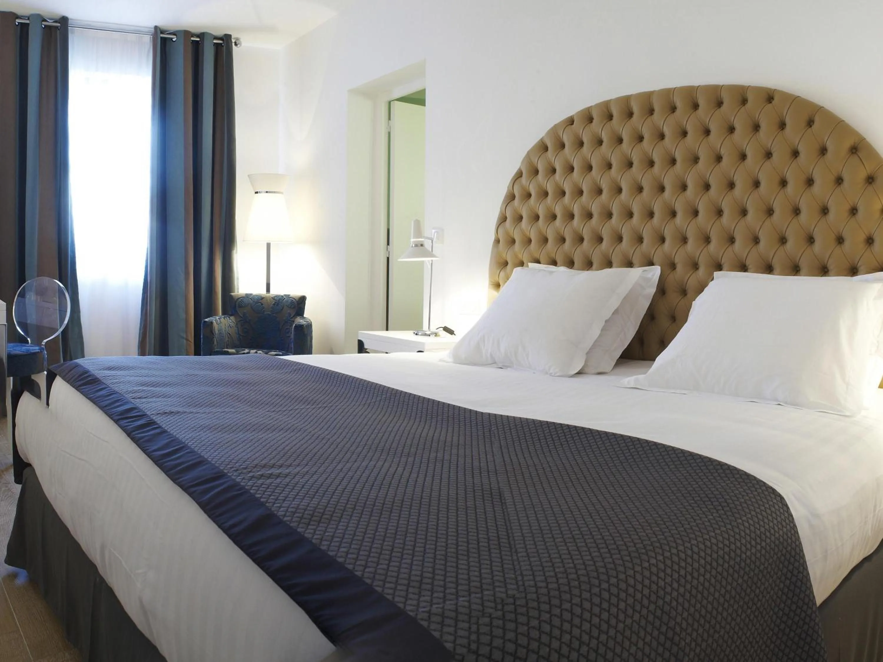 Bedroom, Bed in Mercure Marseille Centre Bompard La Corniche