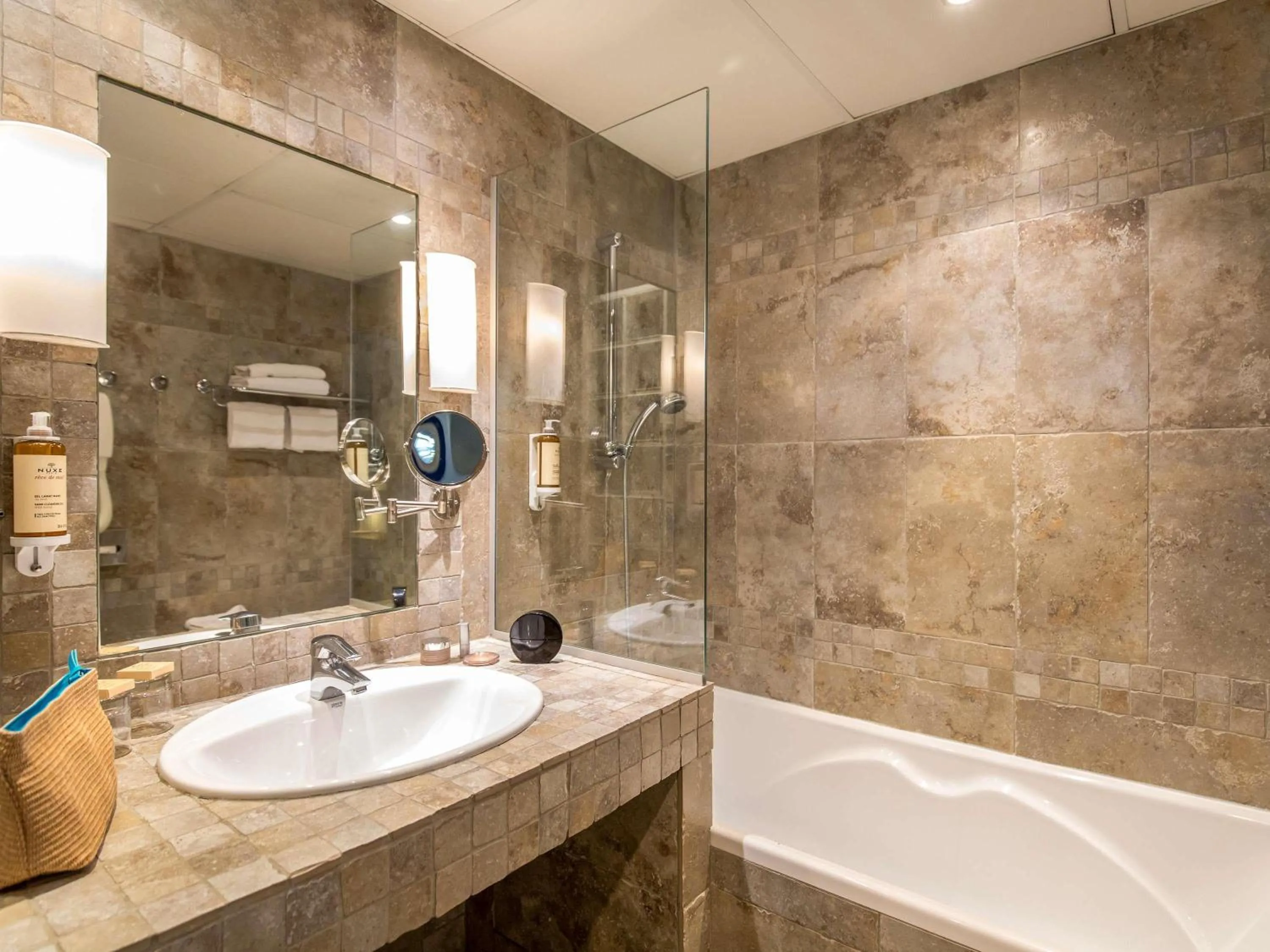 Bedroom in Mercure Marseille Centre Bompard La Corniche