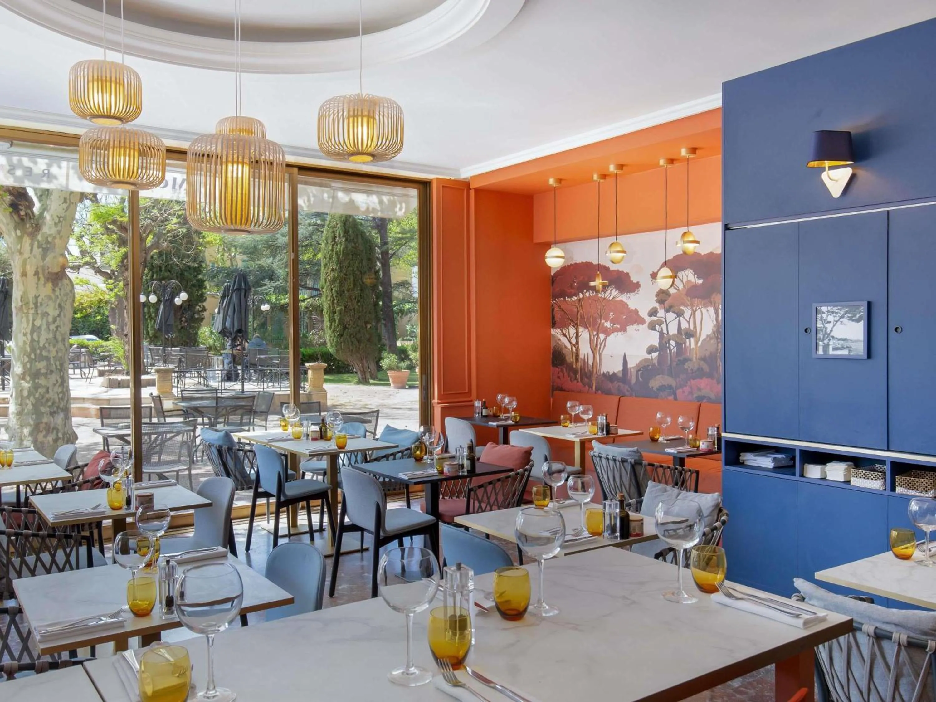 Restaurant/places to eat in Mercure Marseille Centre Bompard La Corniche