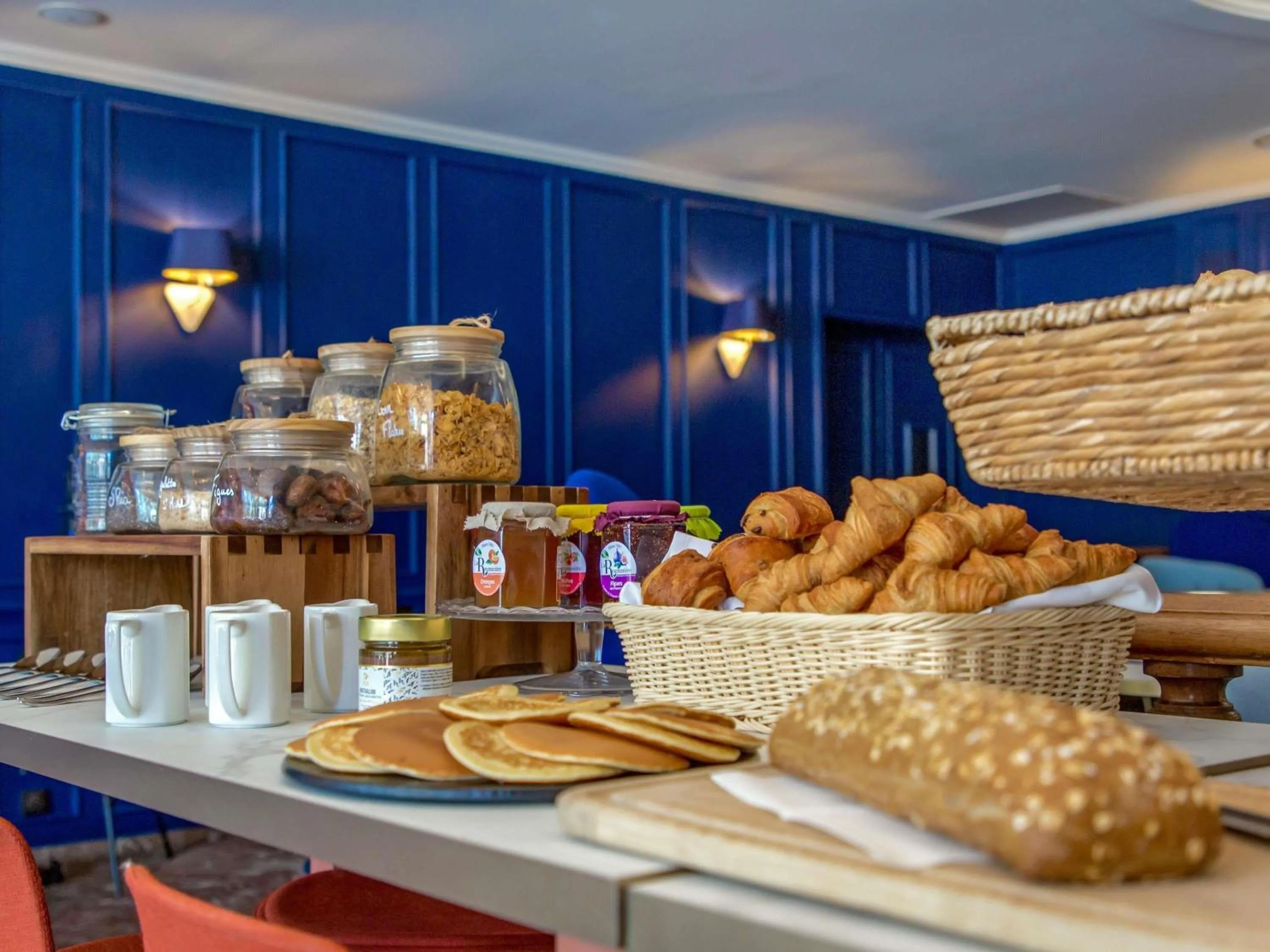 Property building in Mercure Marseille Centre Bompard La Corniche