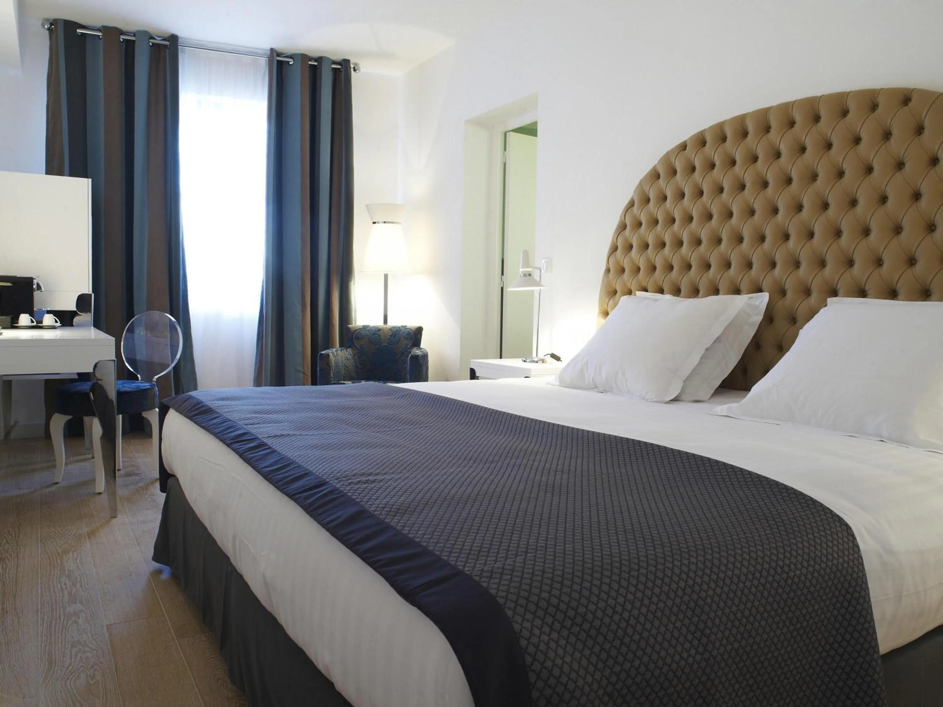 Bedroom, Bed in Mercure Marseille Centre Bompard La Corniche