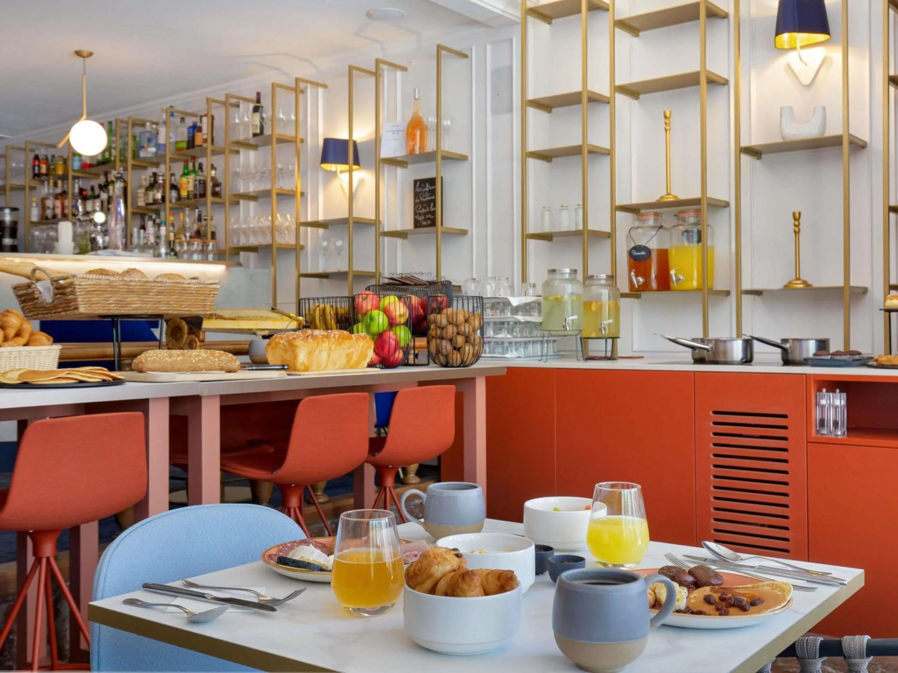 Restaurant/places to eat in Mercure Marseille Centre Bompard La Corniche