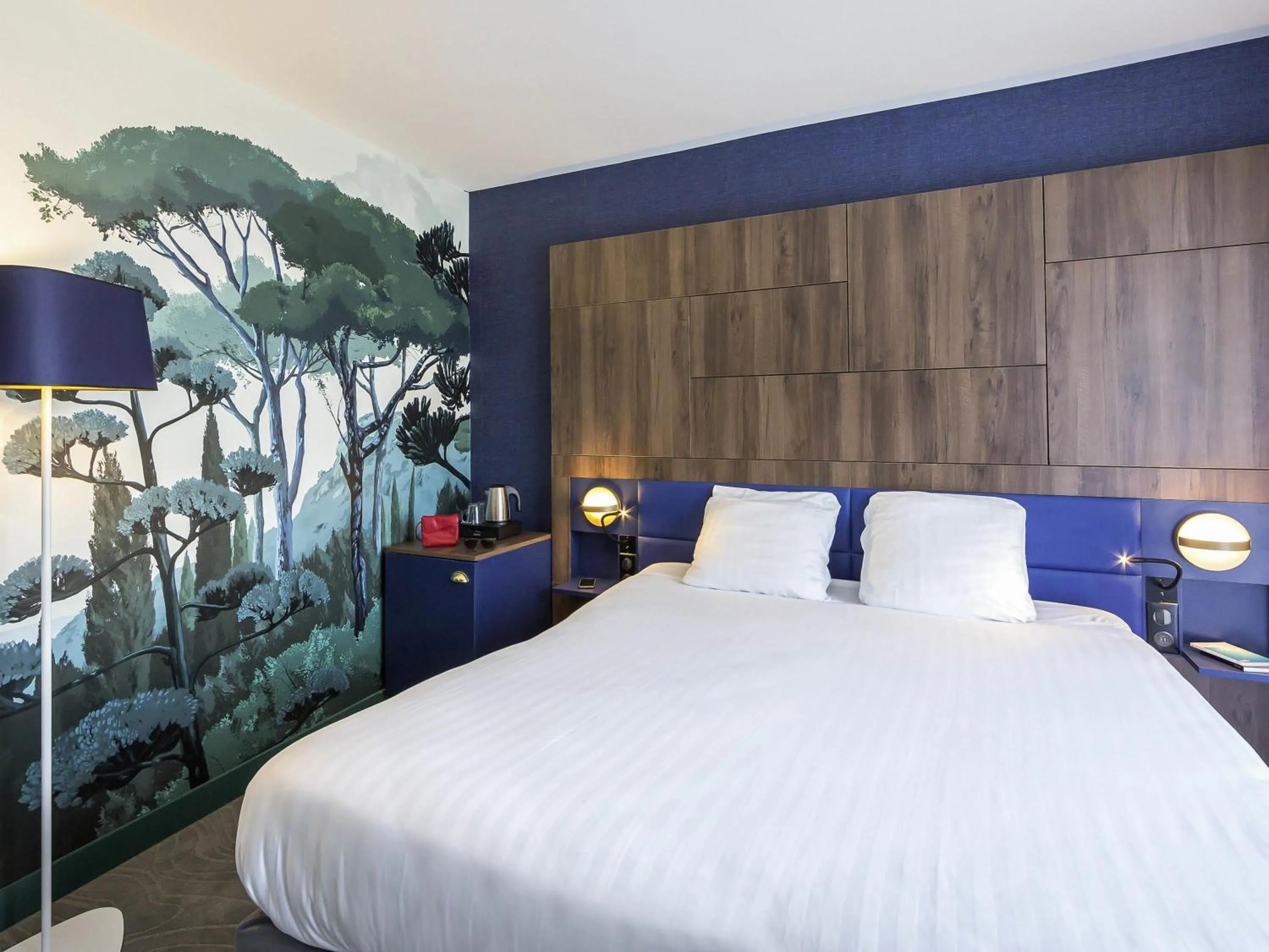 Bedroom, Bed in Mercure Marseille Centre Bompard La Corniche