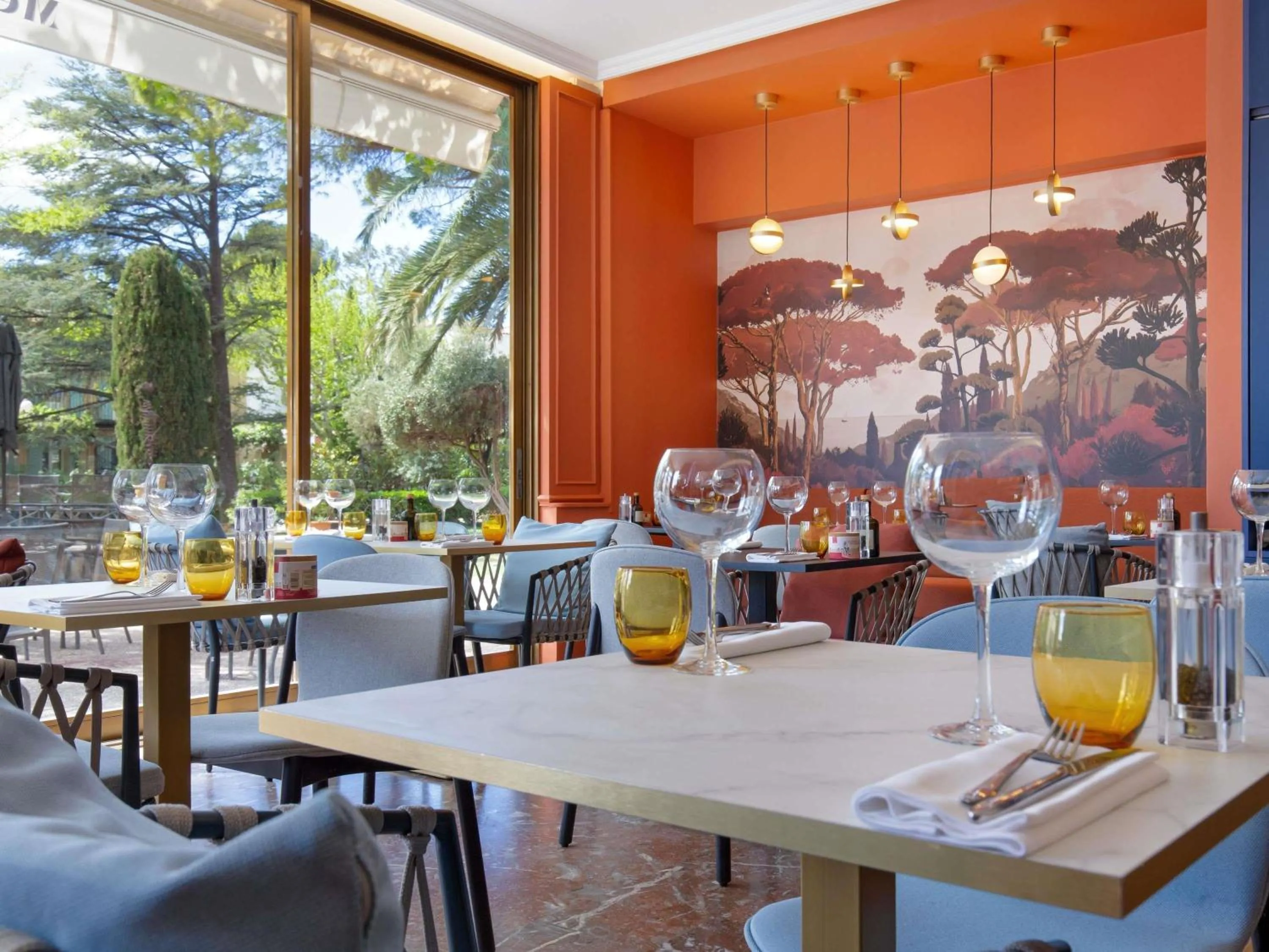 Restaurant/places to eat in Mercure Marseille Centre Bompard La Corniche