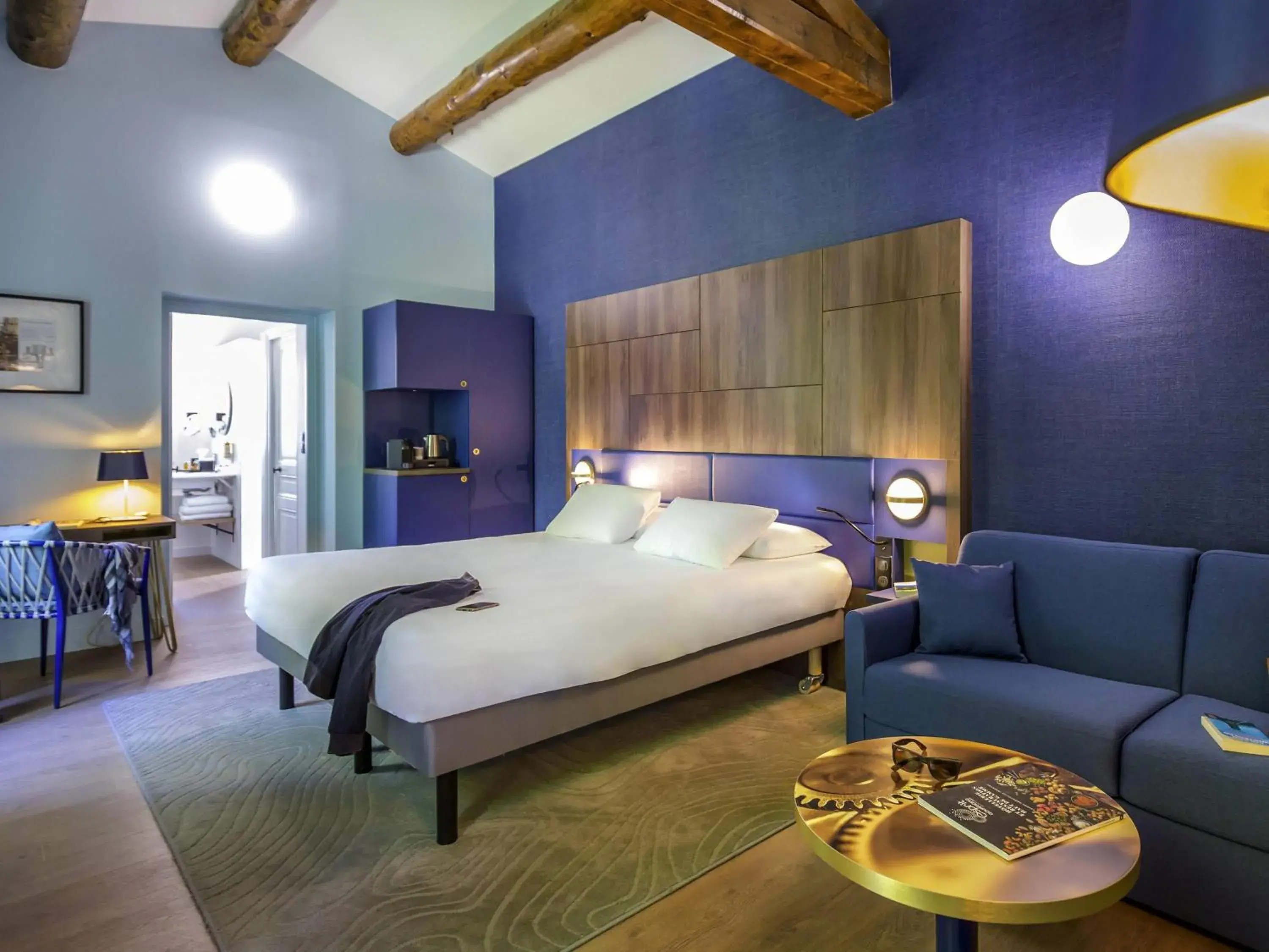 Junior Suite with Twin Beds and Sofa Bed - Garden View in Mercure Marseille Centre Bompard La Corniche Junior Suite with Twin Beds and Sofa Bed - Garden View in Mercure Marseille Centre Bompard La Corniche