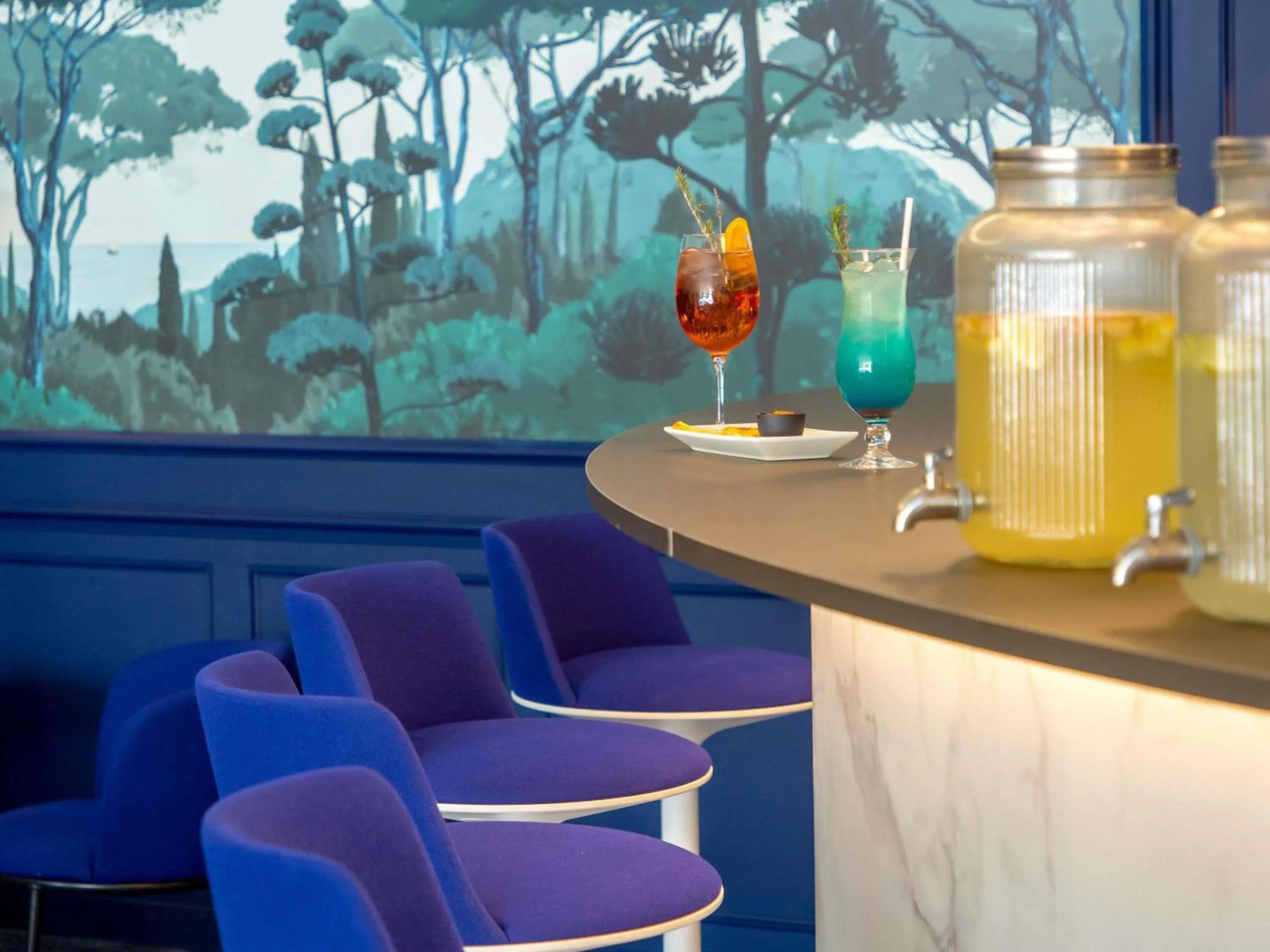 Lounge or bar in Mercure Marseille Centre Bompard La Corniche