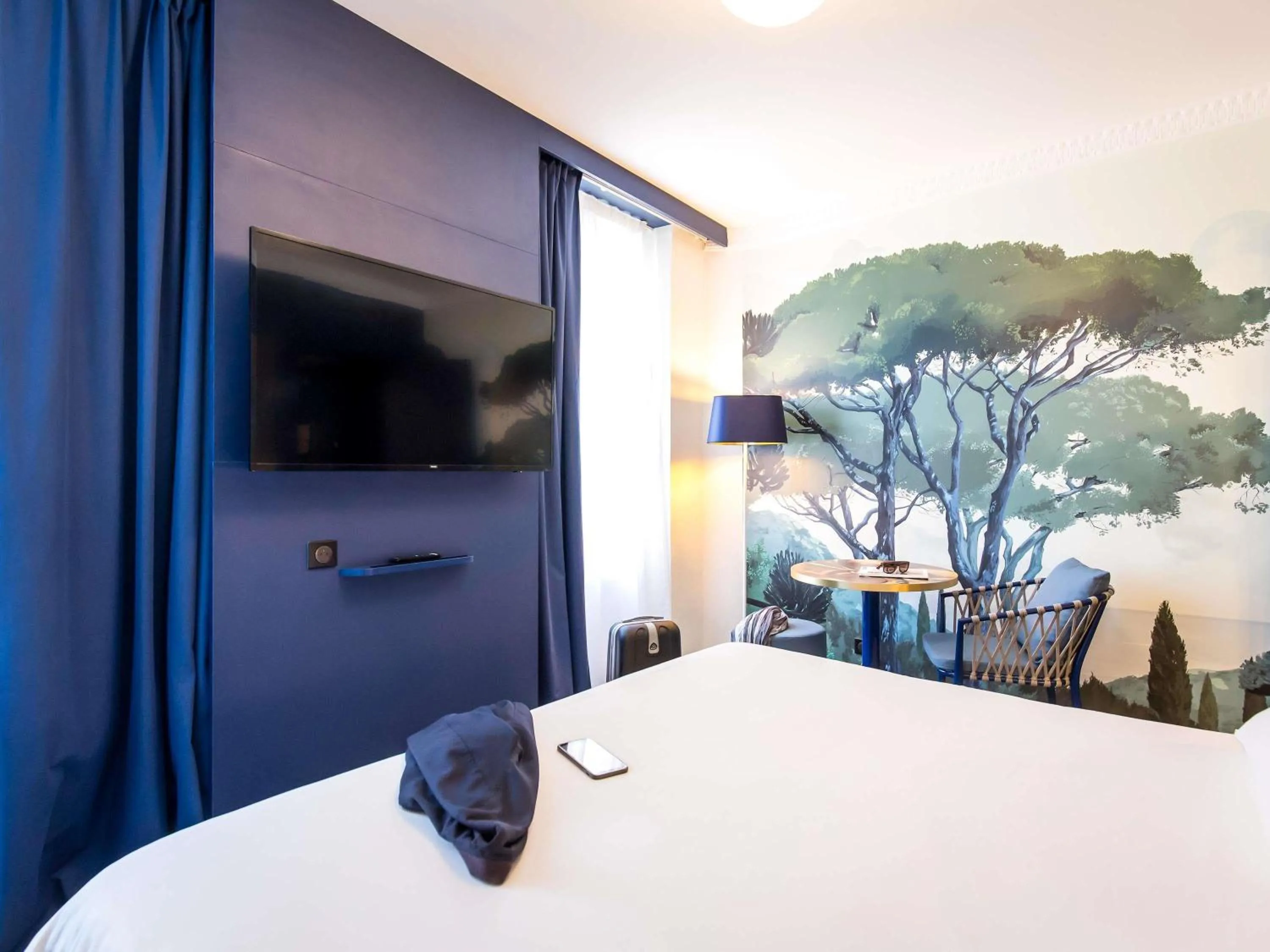 Bedroom, Bed in Mercure Marseille Centre Bompard La Corniche