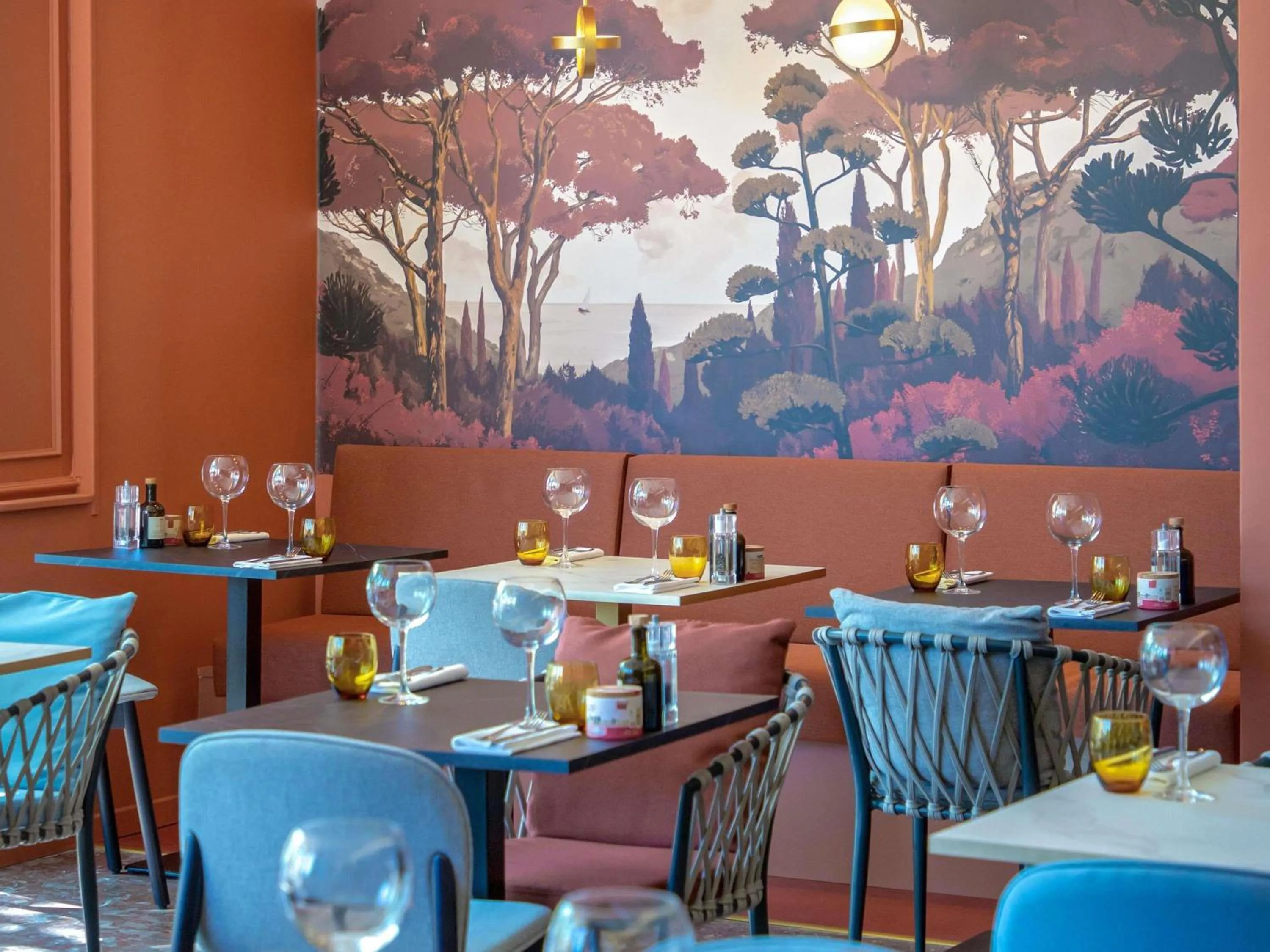 Restaurant/places to eat in Mercure Marseille Centre Bompard La Corniche