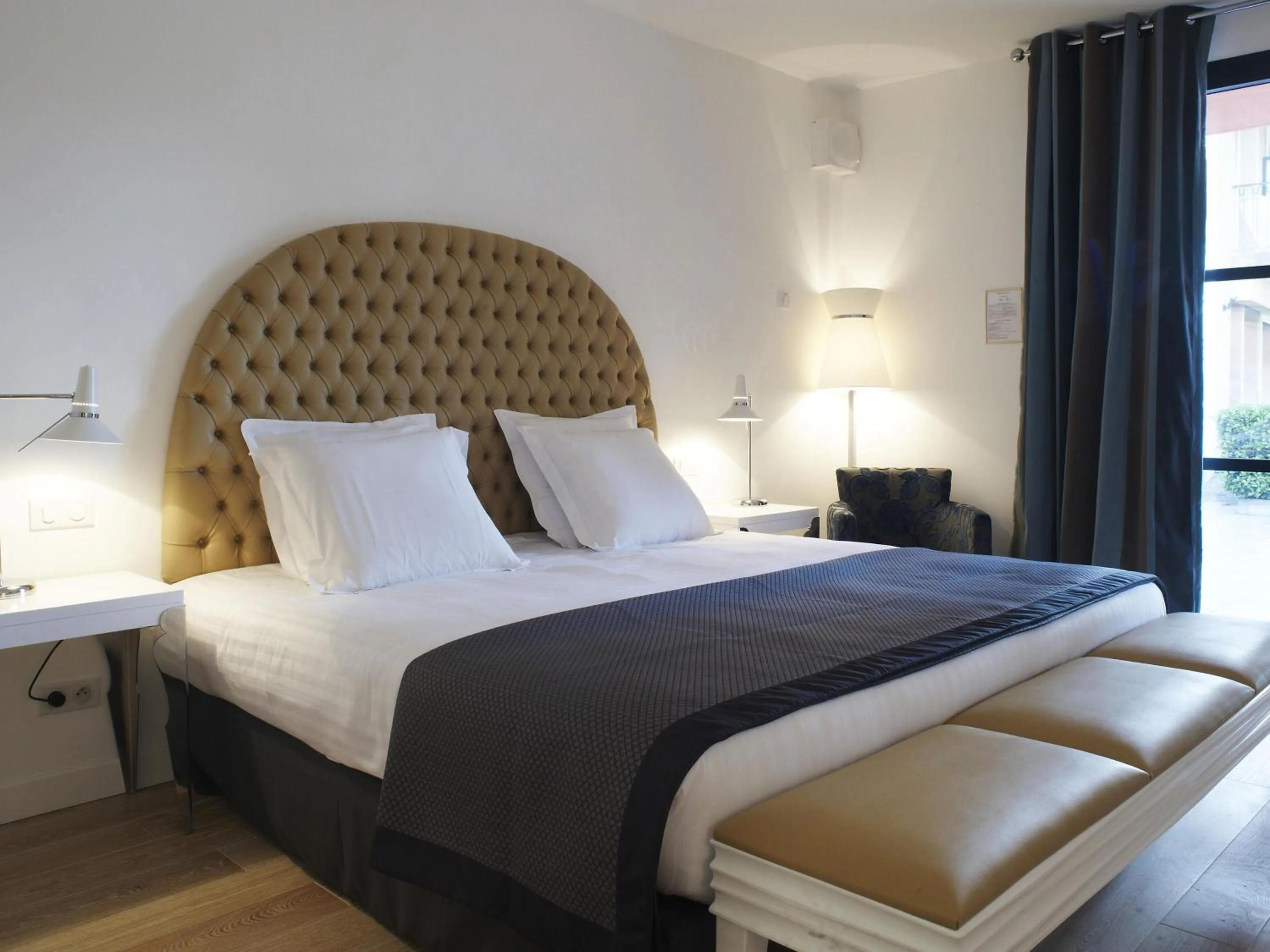 Bedroom, Bed in Mercure Marseille Centre Bompard La Corniche